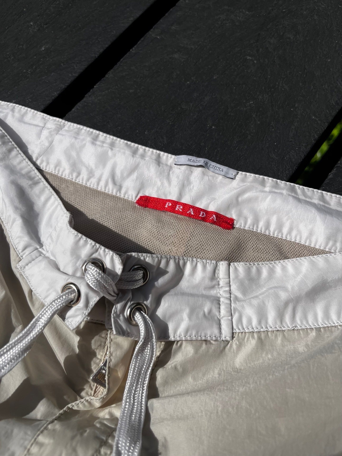 Brugte Used Vintage shorts fra Prada i beige size 48 (S)