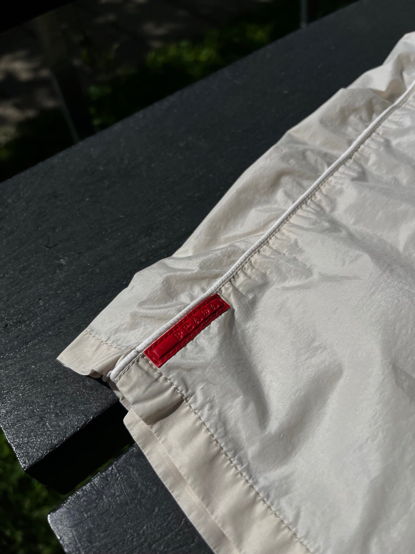 Brugte Used Vintage shorts fra Prada i beige size 48 (S)