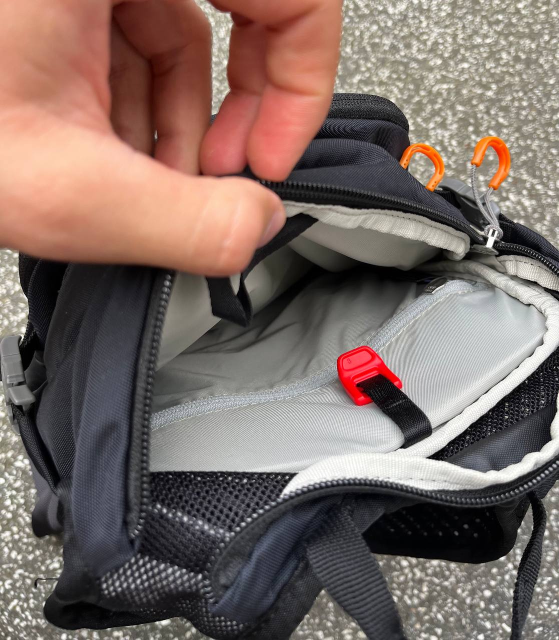 Brugt used Osprey rygsæk i sort 12L