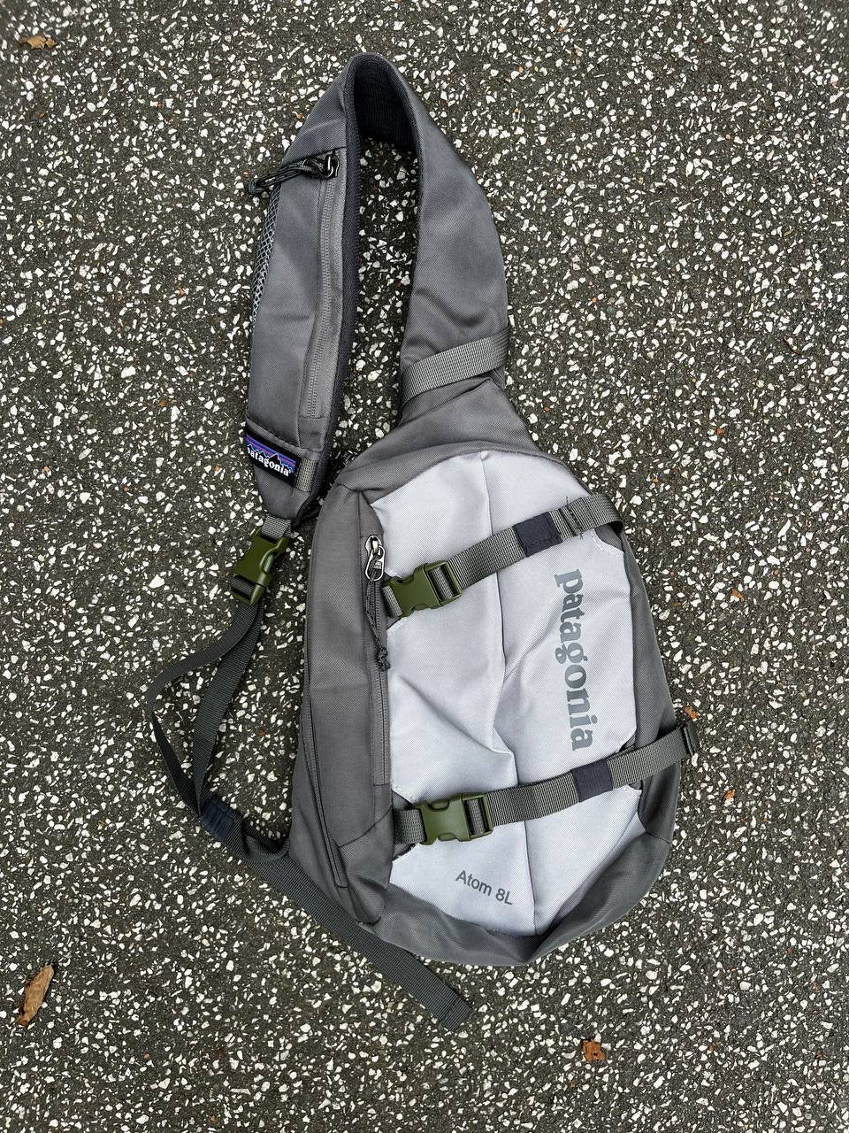 Patagonia Sling Bag Skuldertaske Atom 8L Grå