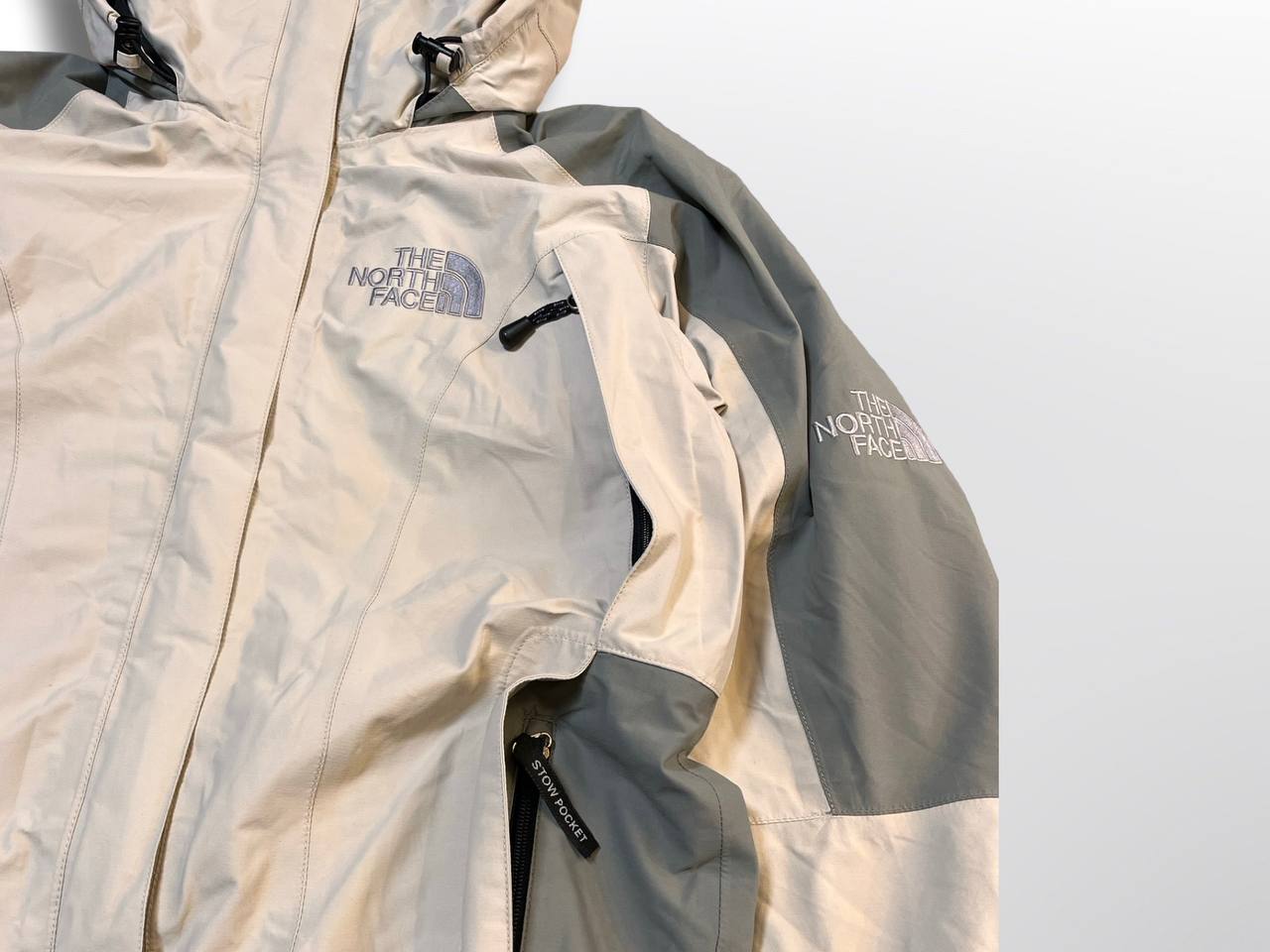 “Vintage skaljakke regnjakke fra The North Face Gore-tex i Hvid beige S small”