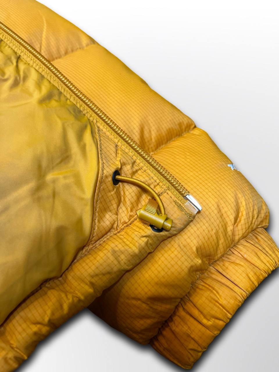 Brugt Dunjakke varm The North Face 700 Vinterjakke i god stand i gul orange og sort M medium mænd