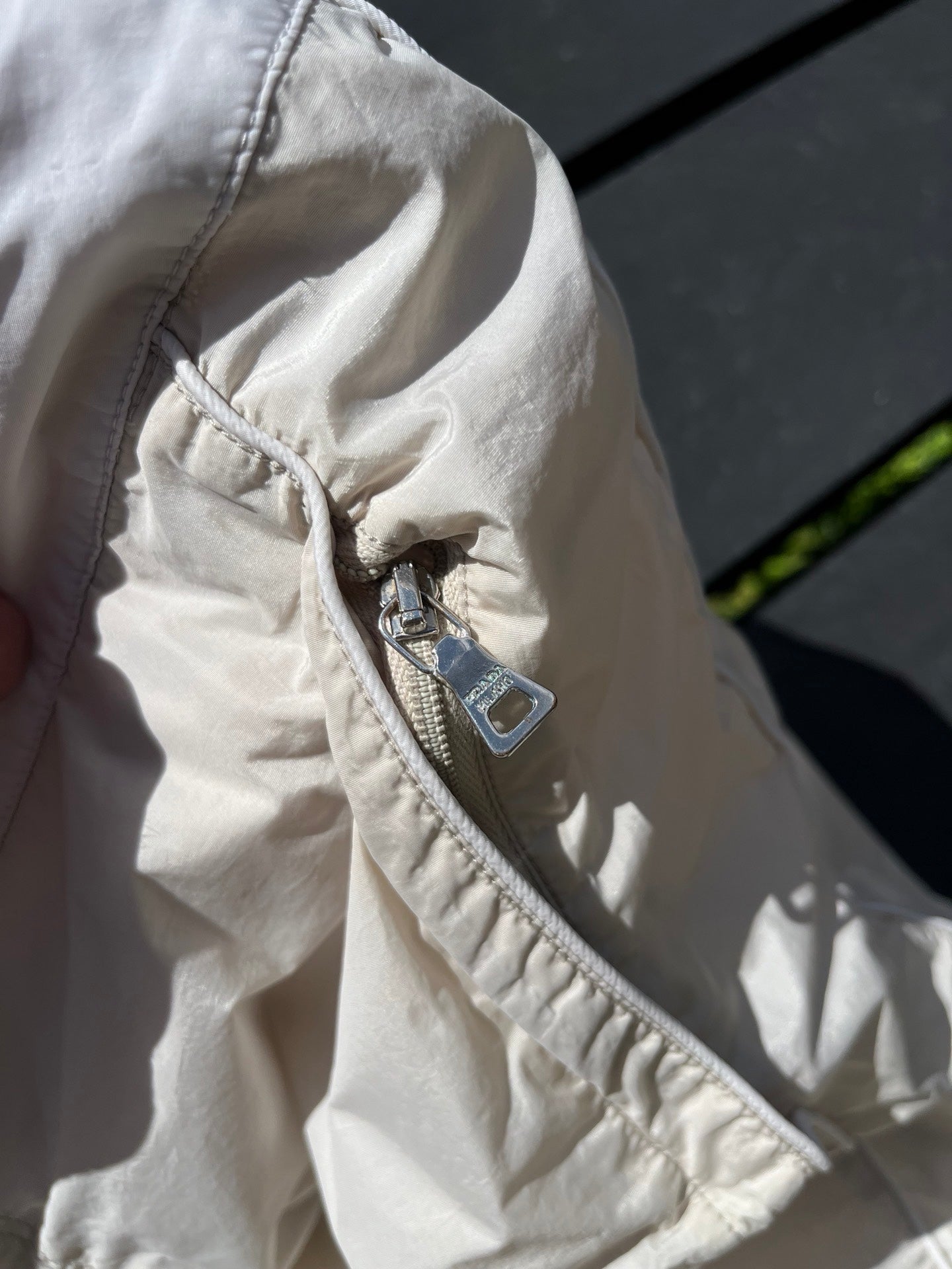Brugte Used Vintage shorts fra Prada i beige size 48 (S)