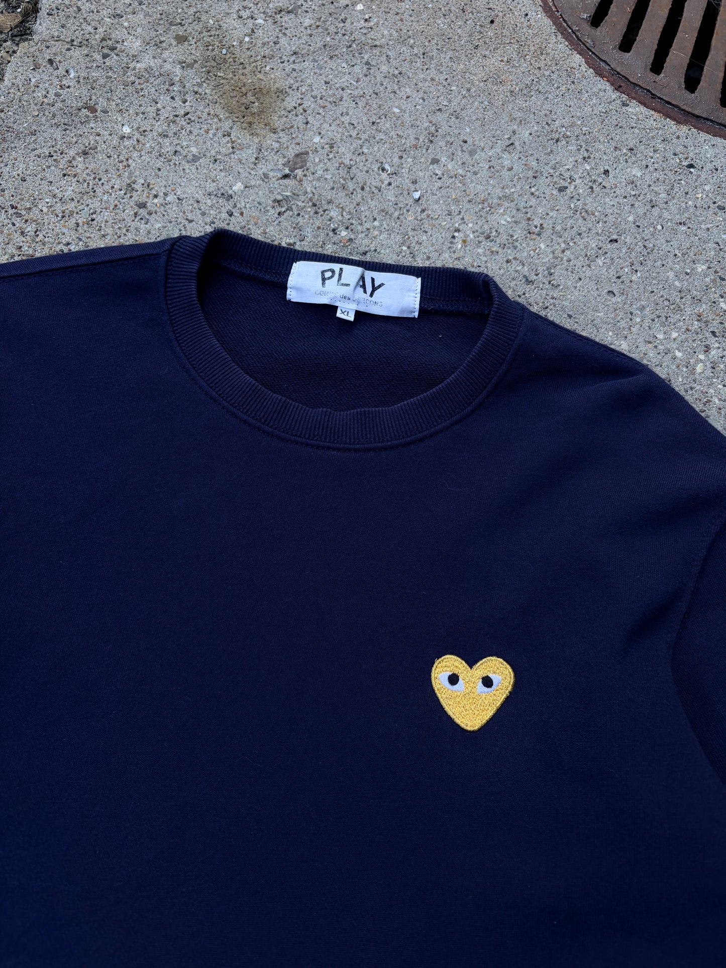 Comme des Garçons PLAY Sweatshirt Navy – XL / passer Large