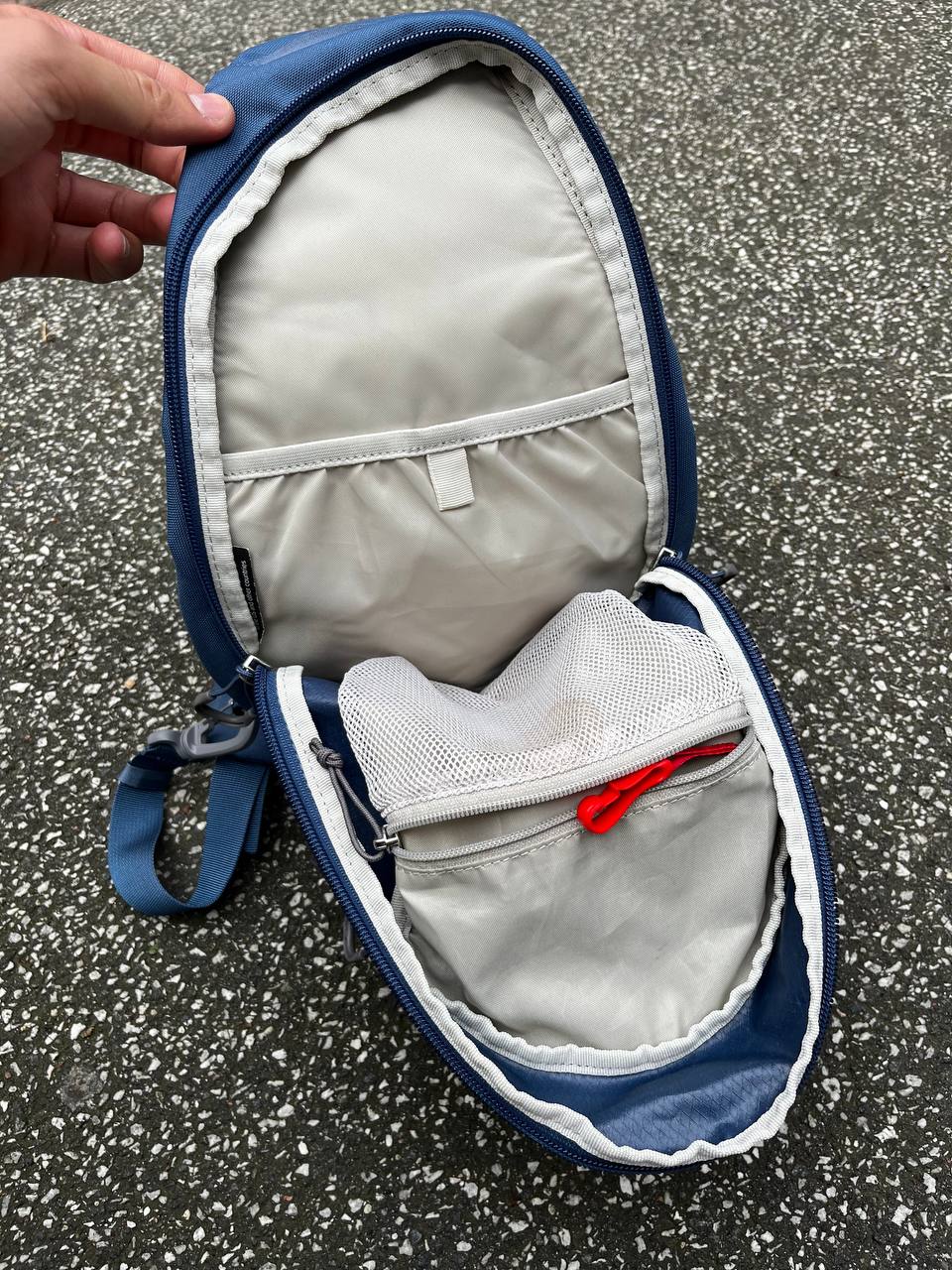 Sling bag osprey daylite i blå