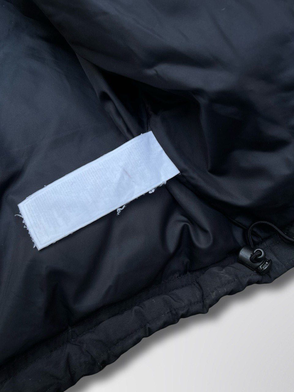 Brugt Used Vintage Nike vinter jacket puffer L large i sort med elastik i bunden og med hætten