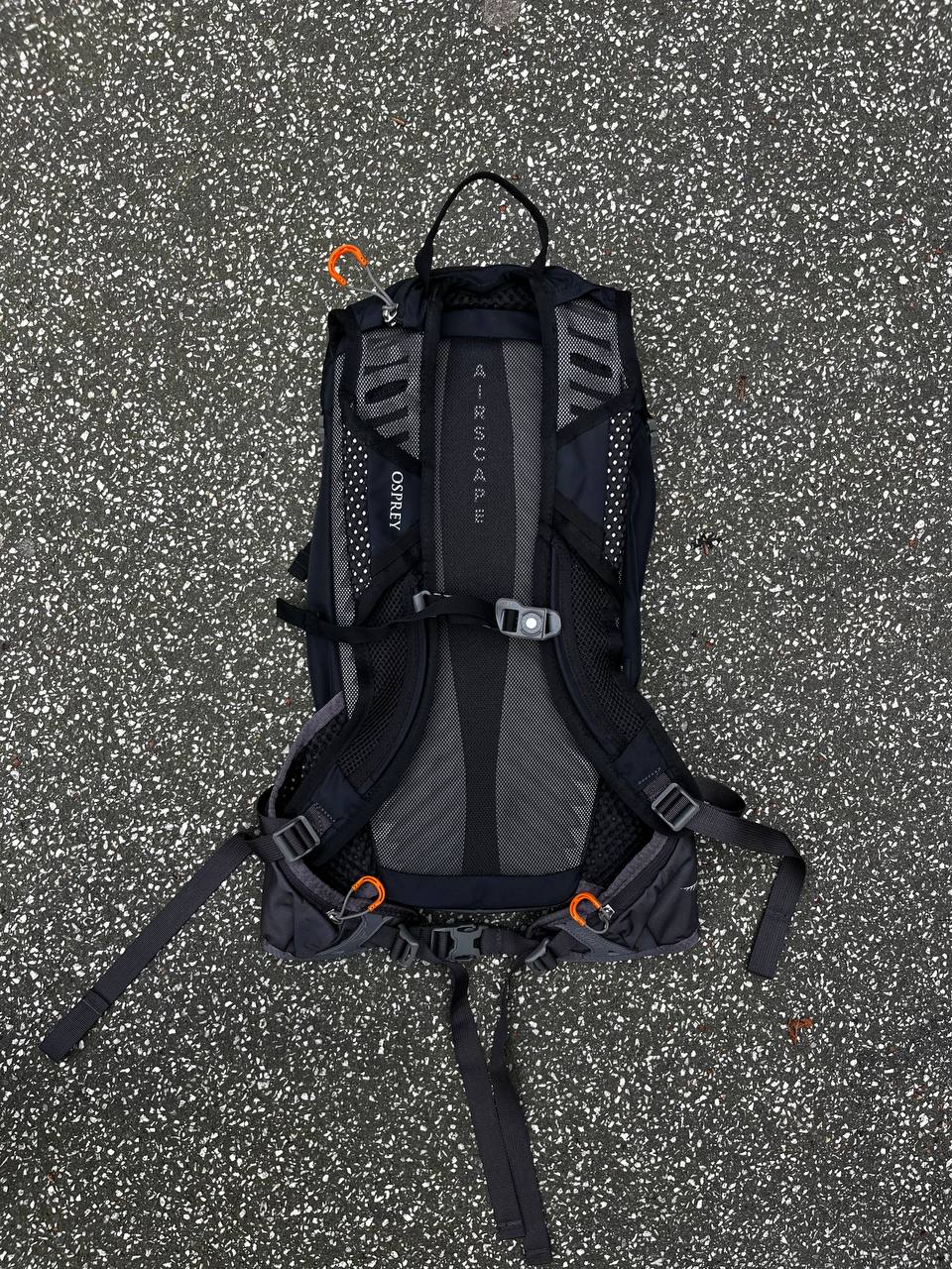 Brugt used Osprey rygsæk i sort 12L