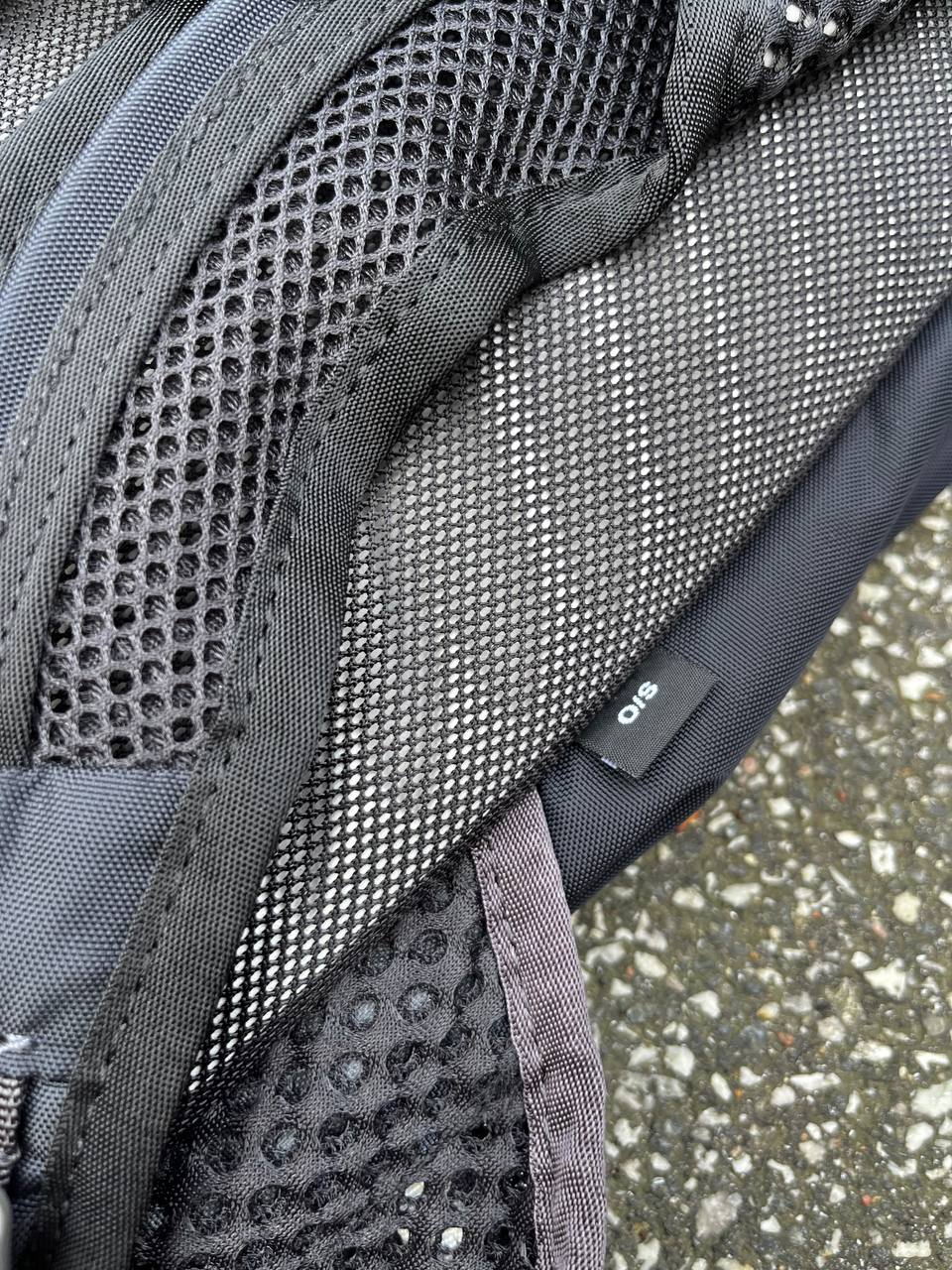 Brugt used Osprey rygsæk i sort 12L