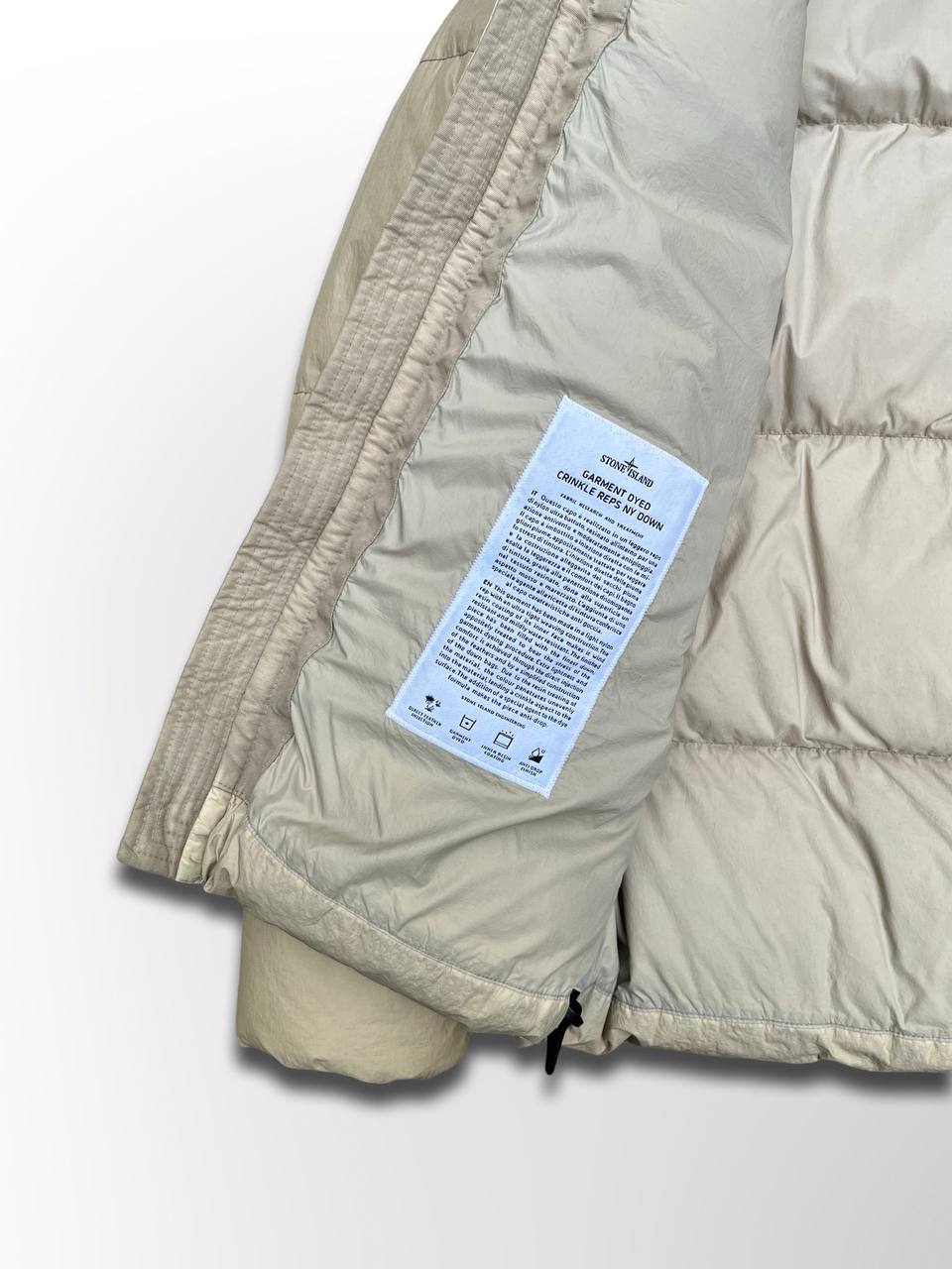 Brugt Varm Vinterjakke Stone Island Dunjakke Garment Dyed
Crinkle Reps Ny Down S Small i Beige Cream-Farve