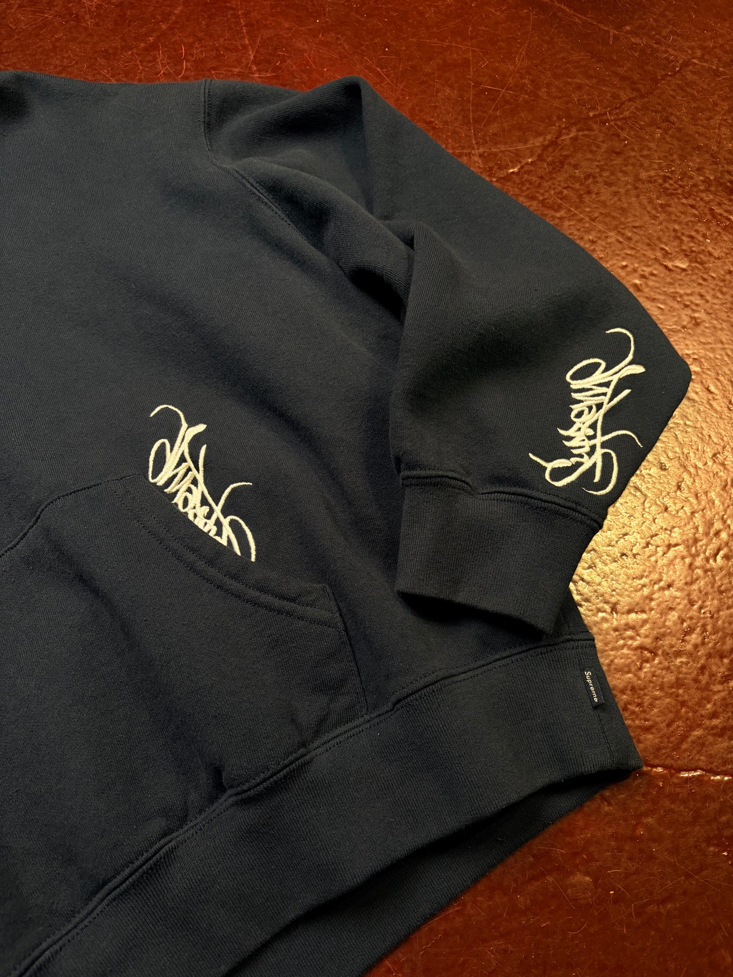 Supreme Tag Hooded Sweatshirt – Navy / White – Medium