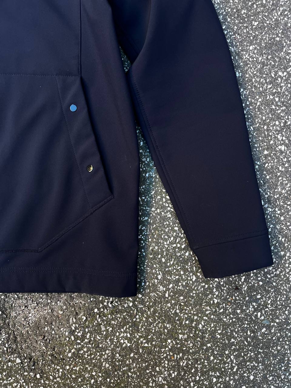 Softshell fra Stone Island i mørkeblå Marina blå L large med hætte 7515Q0222