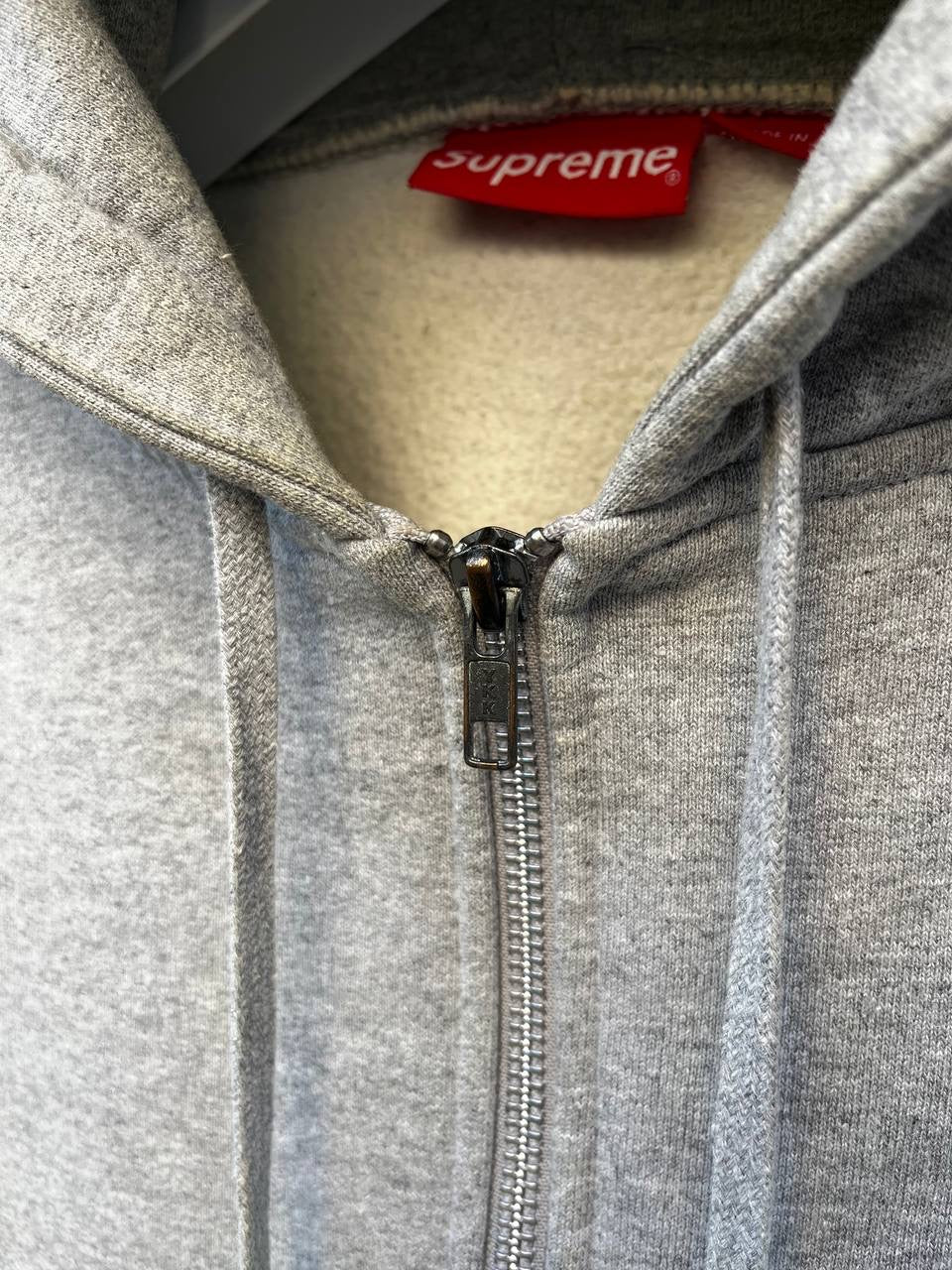 Supreme Old English Zip Up Hoodie Hættetrøje med Lynlås i Grå L large