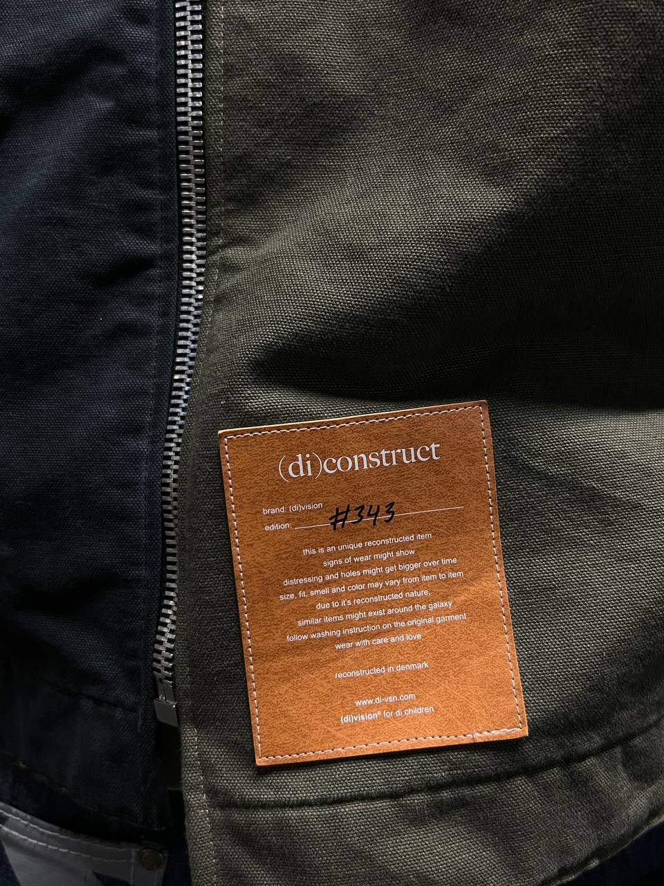 Brugt Used Vintage custom Carhartt Detroit jakke collab med (di)vision “(di)construct” i L large