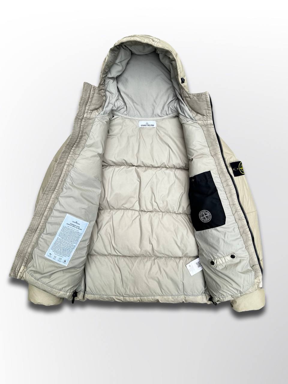 Brugt Varm Vinterjakke Stone Island Dunjakke Garment Dyed
Crinkle Reps Ny Down S Small i Beige Cream-Farve