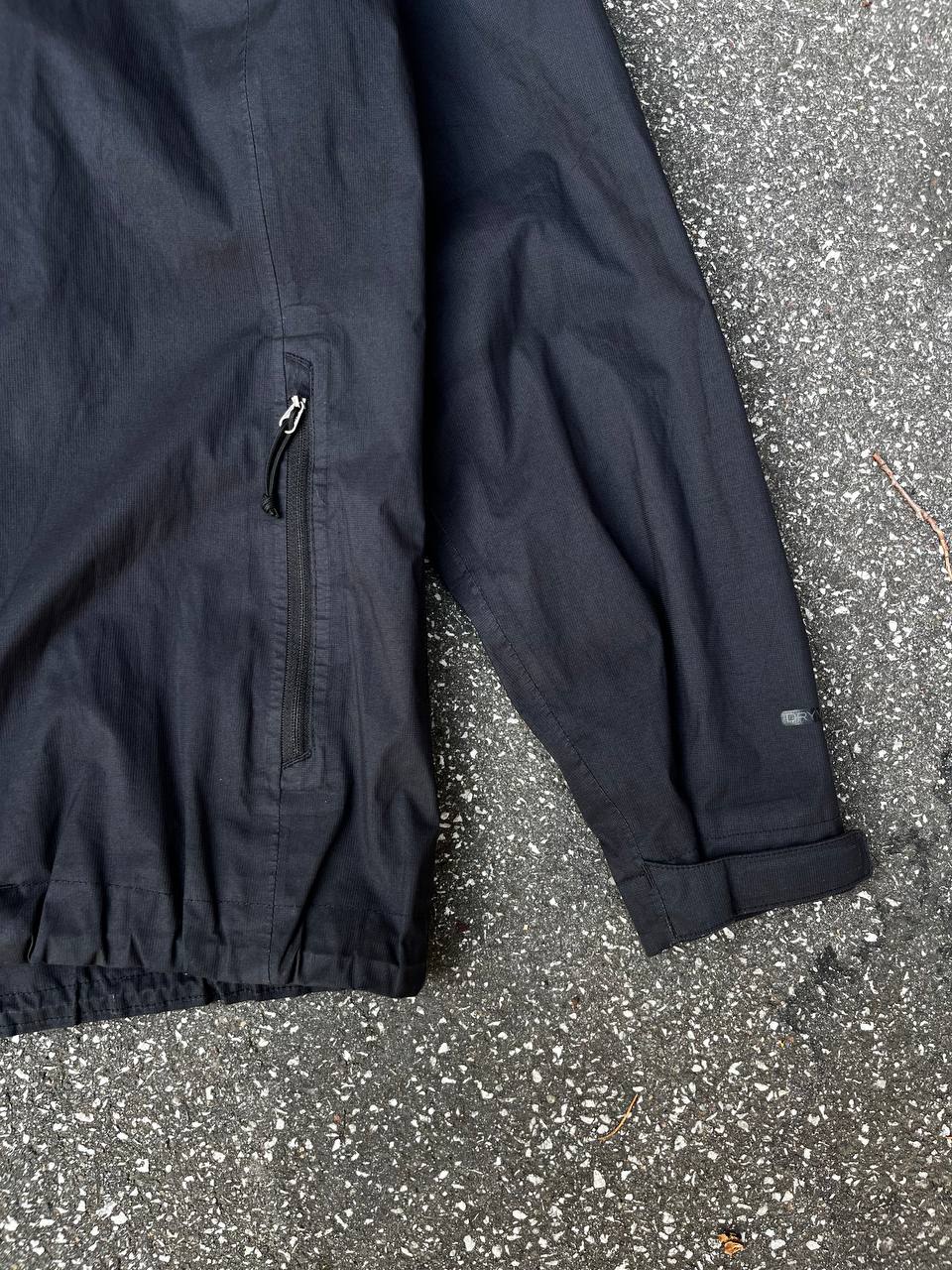 Brugt Used Regnjakke fra The North Face i sort i M medium dame DRYVENT membran