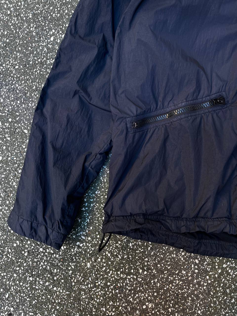 Brugt Used Stone Island jakke GARMENT DYED
CRINKLE REPS NY i mørkeblå marina blå XL 701541030