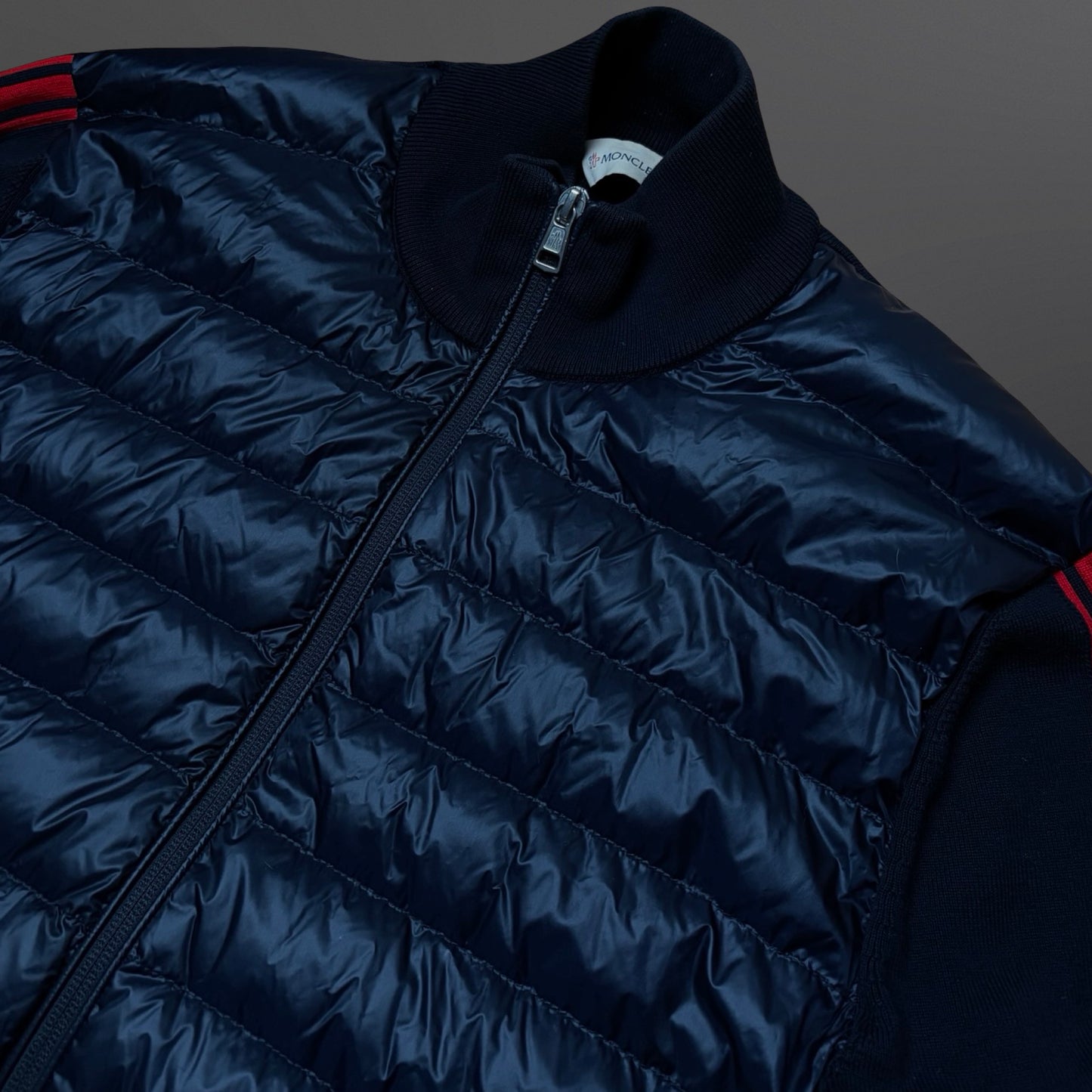 Moncler Knit-Sleeve Down Jacket – Navy/Red (Large)