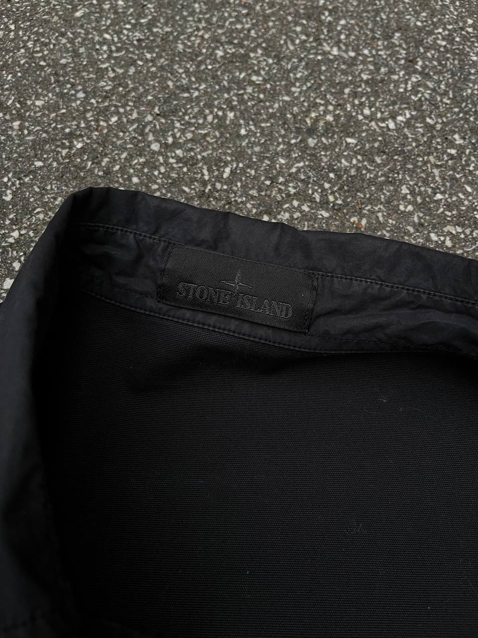 Overshirt let jakke Stone Island Shadow projekt med sort badge i Sort L large Sten Ø