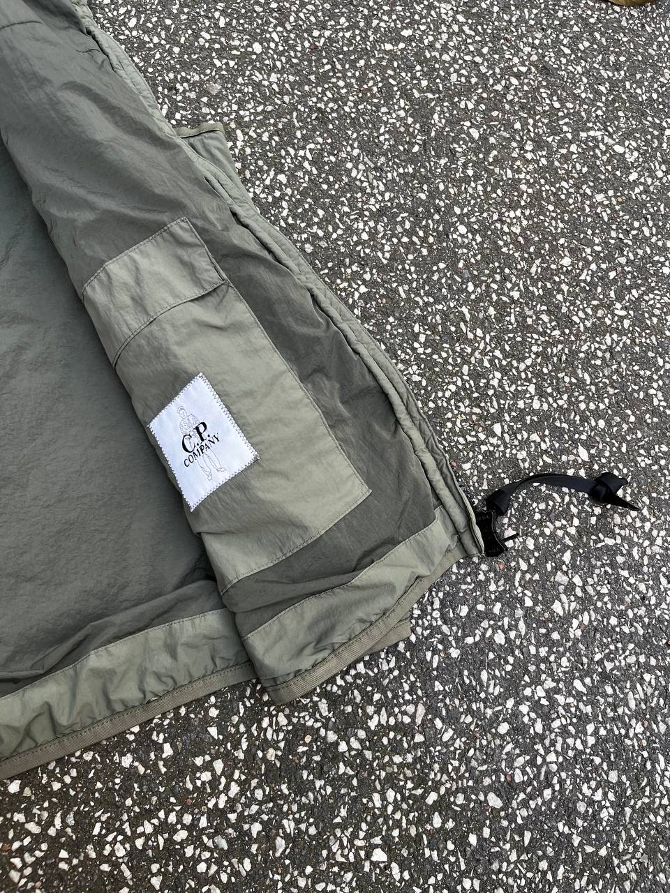 C.P. Company vest i khaki olive grøn frave i L large 50 med Polartec teknologi insulation