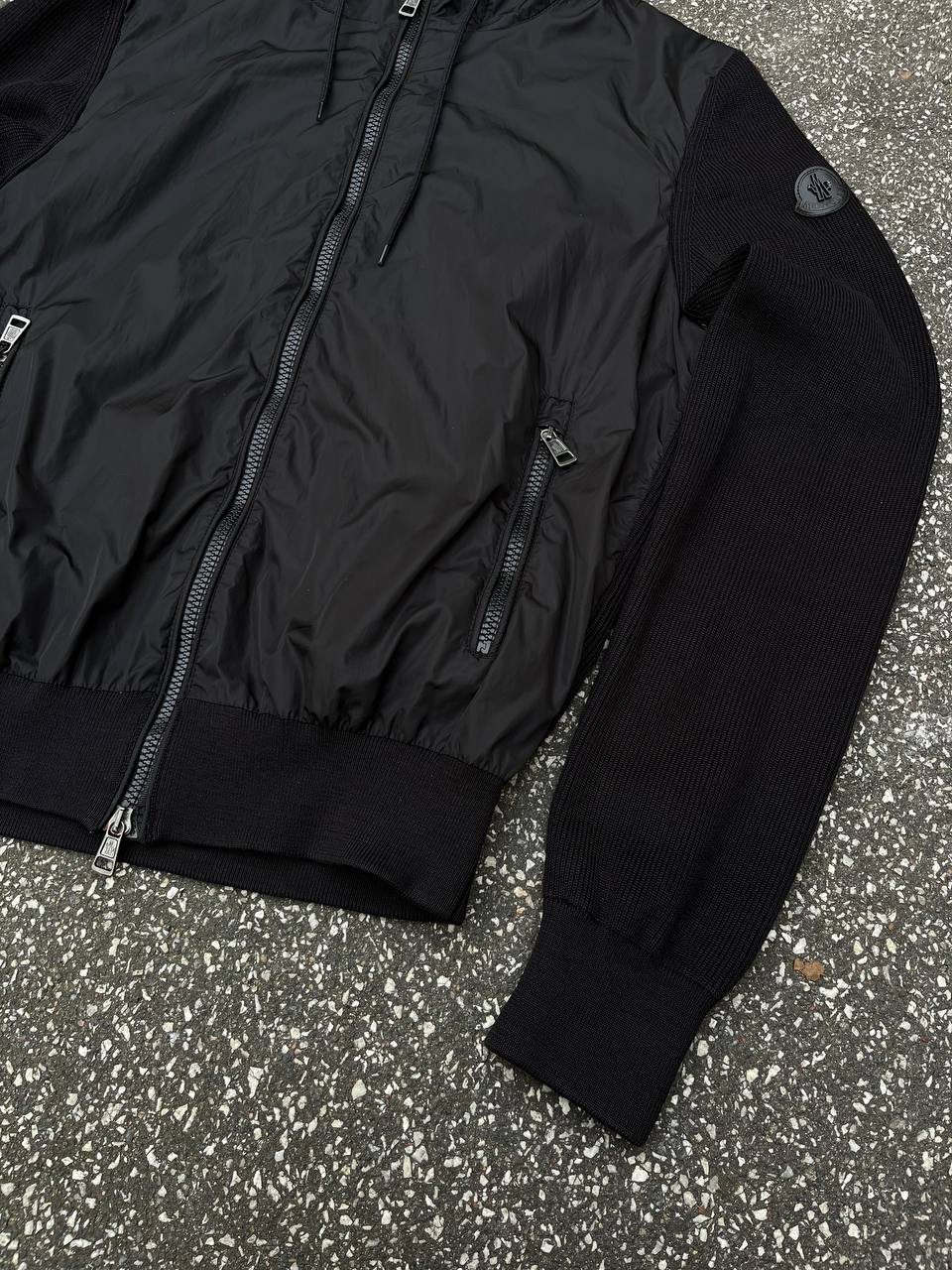 “Brugt Cardigan Moncler MAGLIONE TRICOT CARDIGAN i L Large i Sort Farve”