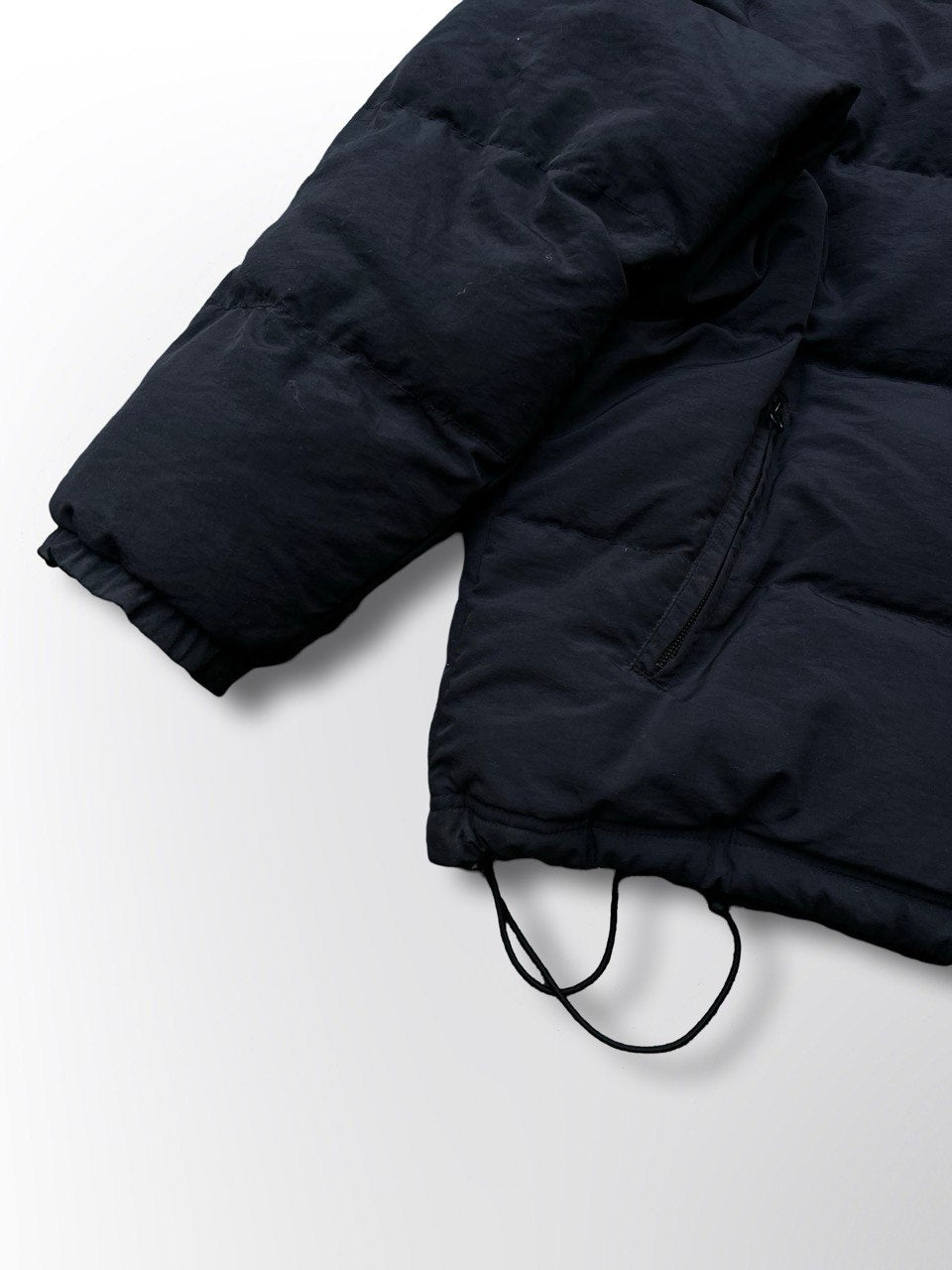 Brugt Used Vintage Nike vinter jacket puffer L large i sort med elastik i bunden og med hætten