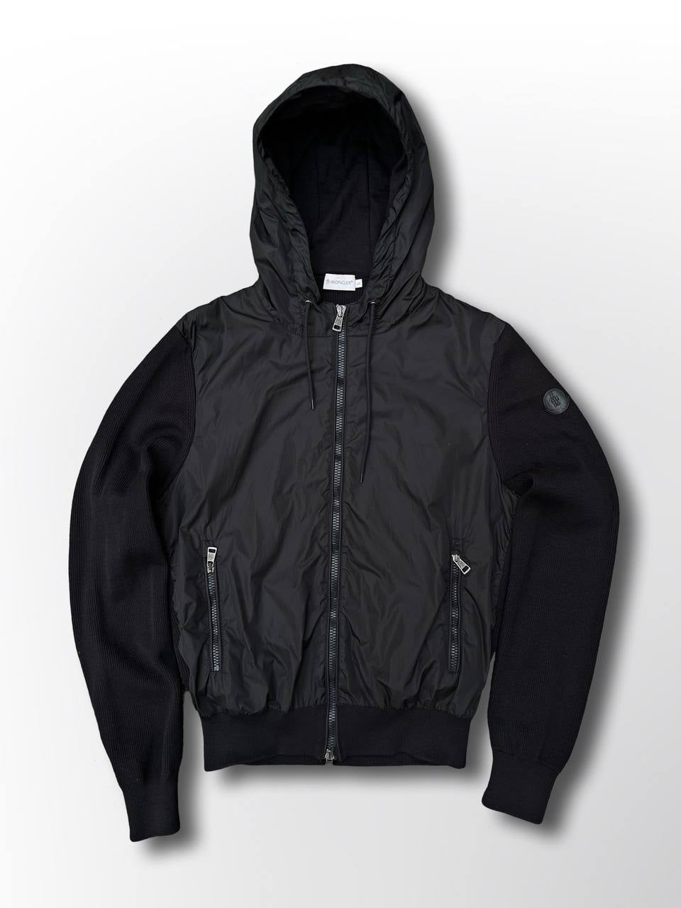 “Brugt Cardigan Moncler MAGLIONE TRICOT CARDIGAN i L Large i Sort Farve”