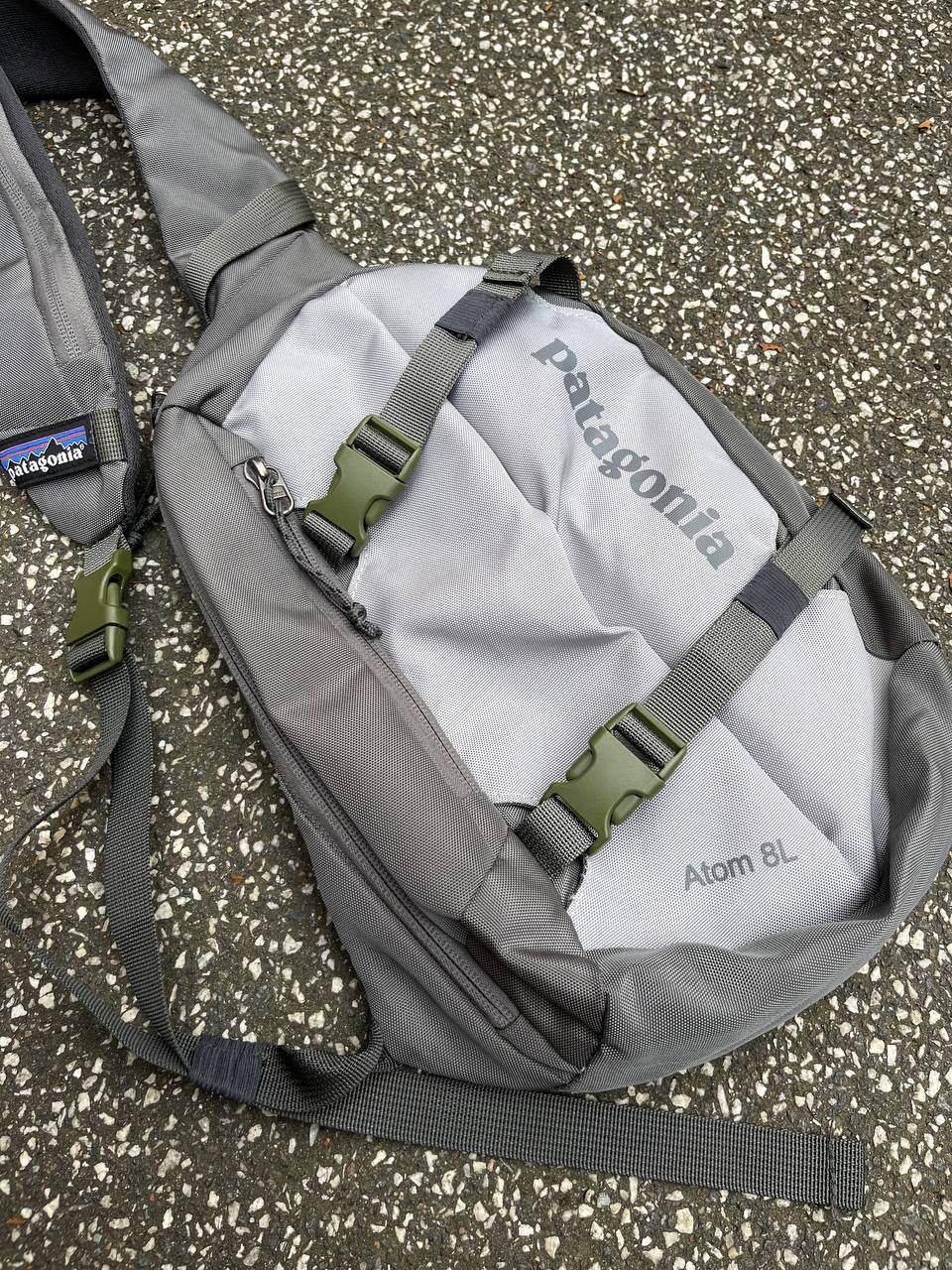 Patagonia Sling Bag Skuldertaske Atom 8L Grå