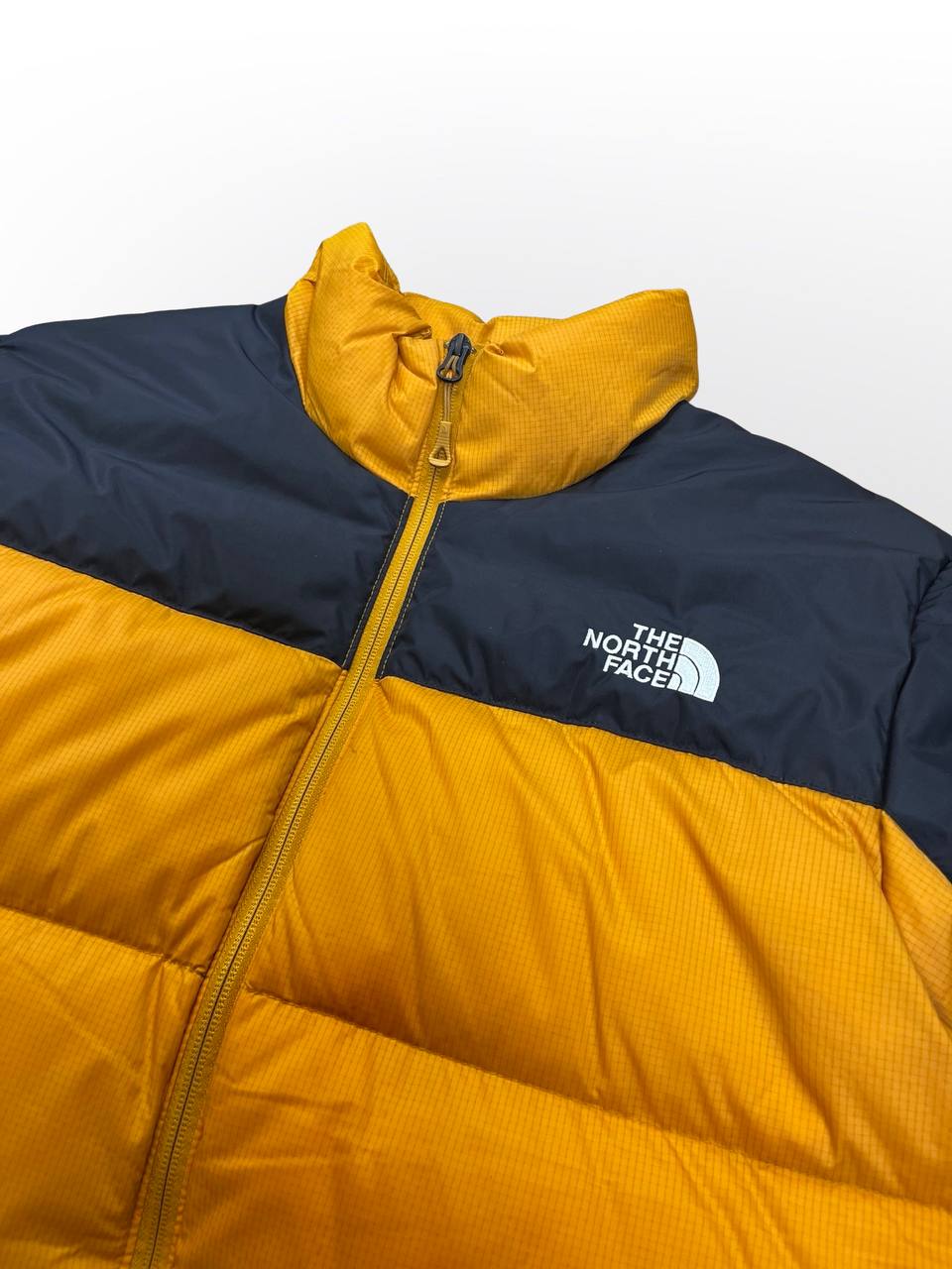 Brugt Dunjakke varm The North Face 700 Vinterjakke i god stand i gul orange og sort M medium mænd
