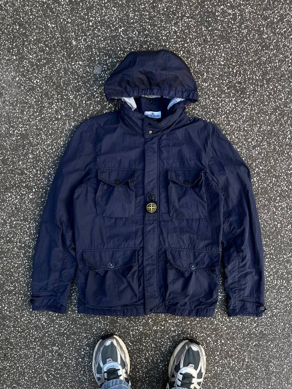 Stone Island Regnjakke i Mørkeblå Navy S Small