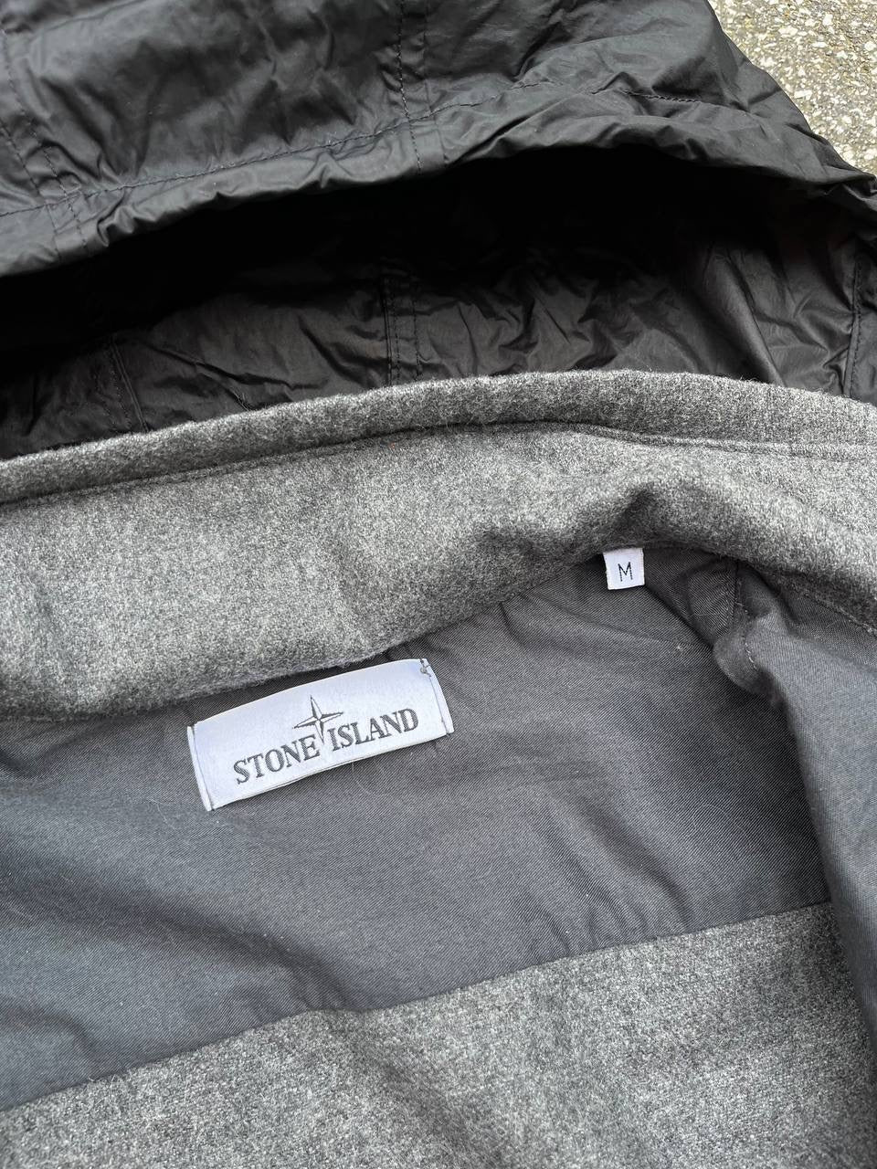 Stone Island Jakke i Uld Grå Brugt