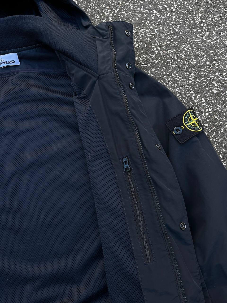 Stone Island Vindjakke i Mørkeblå Large Micro Reps Brugt used