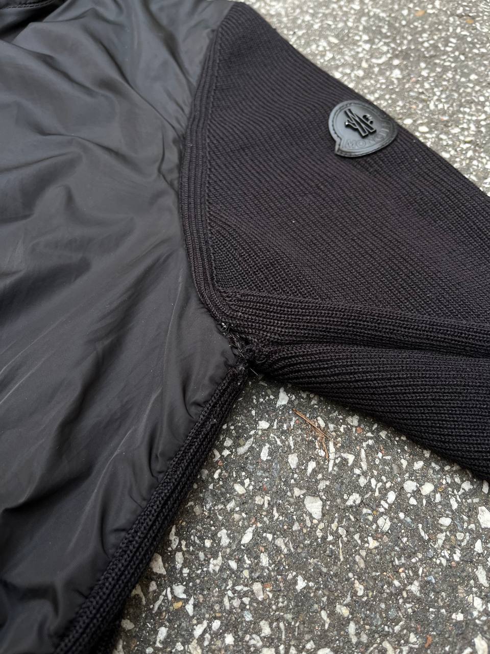 “Brugt Cardigan Moncler MAGLIONE TRICOT CARDIGAN i L Large i Sort Farve”