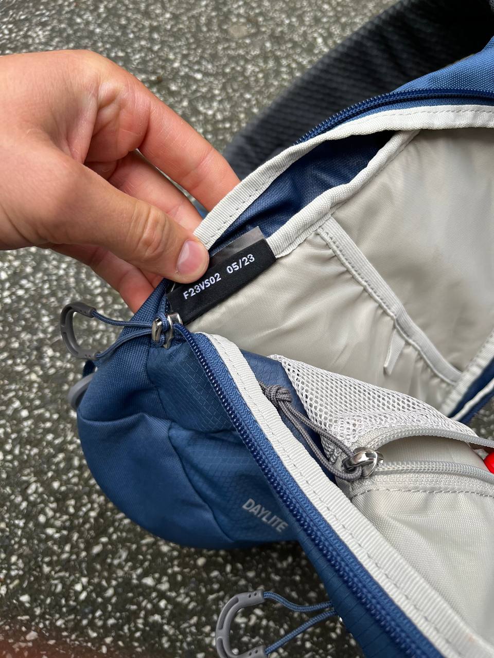 Sling bag osprey daylite i blå