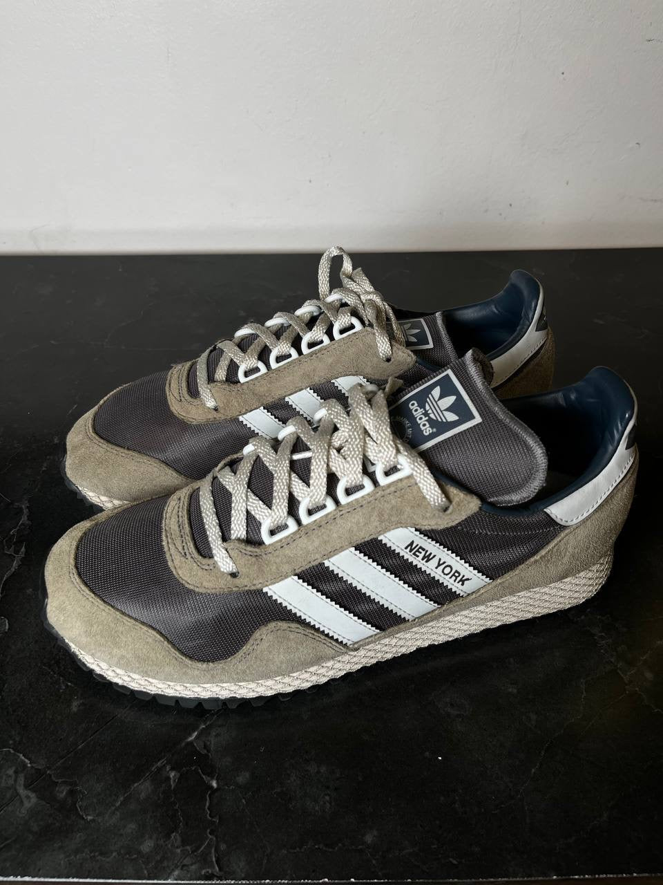 Adidas New York 42 i god stand