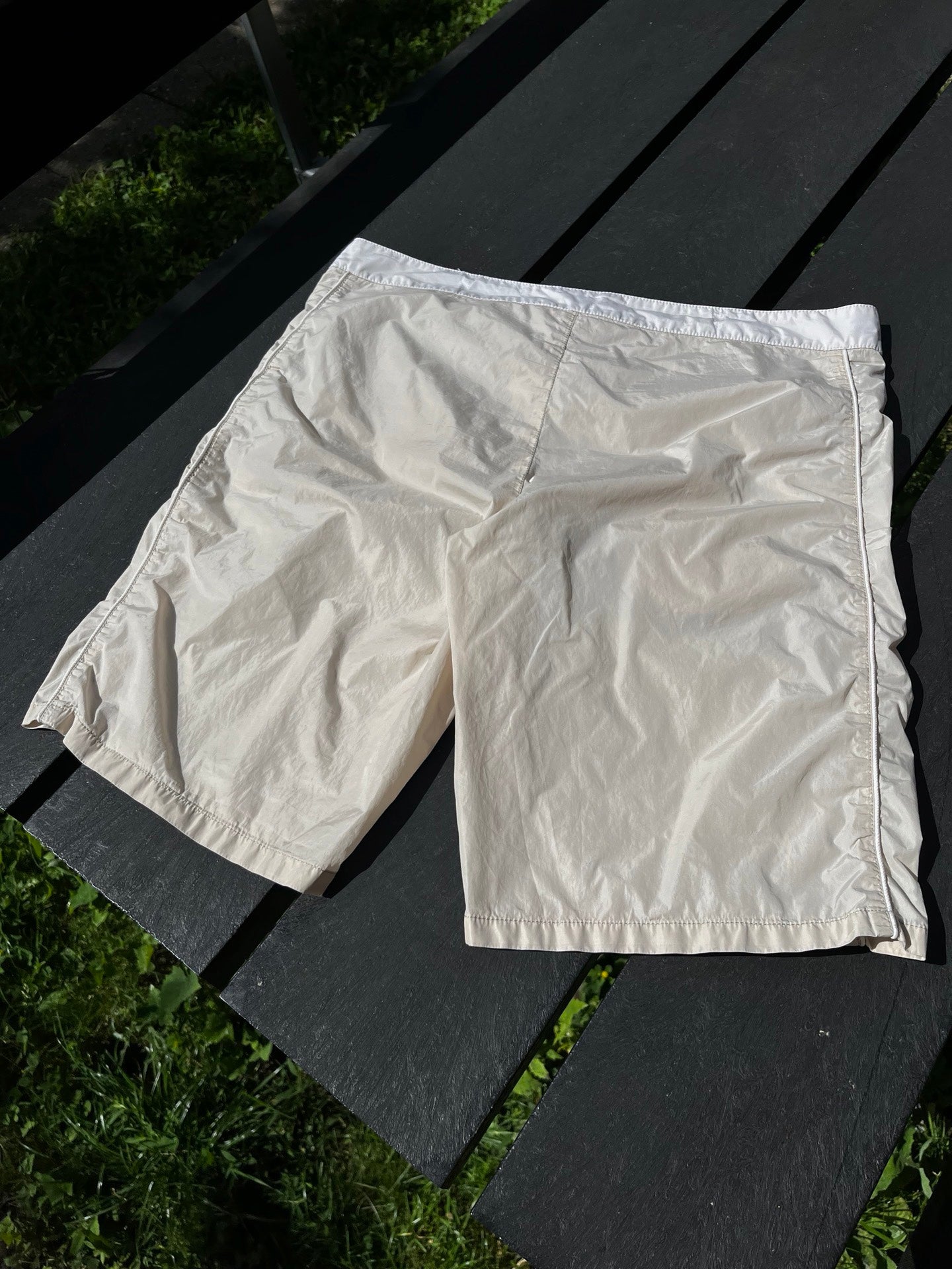 Brugte Used Vintage shorts fra Prada i beige size 48 (S)