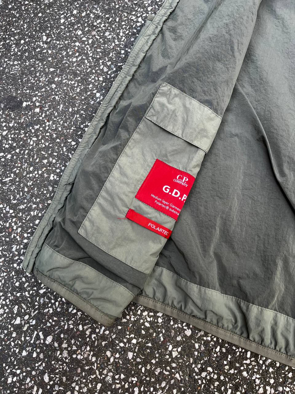 C.P. Company vest i khaki olive grøn frave i L large 50 med Polartec teknologi insulation