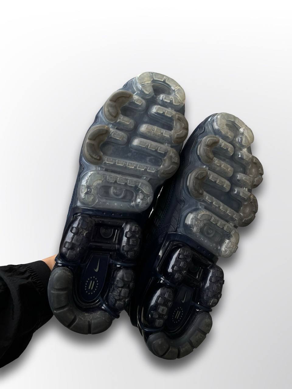 Som nye Nike Vapor Max i 44,5 i mørkeblå med selvlysende logo og detaljer