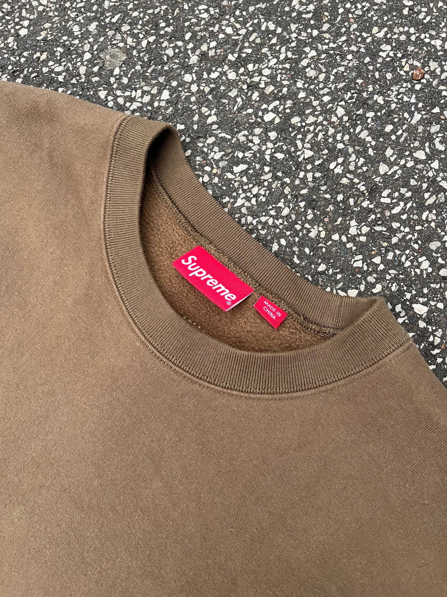 Supreme Tonal Appliqué Crewneck Olive Brown, Str. Large