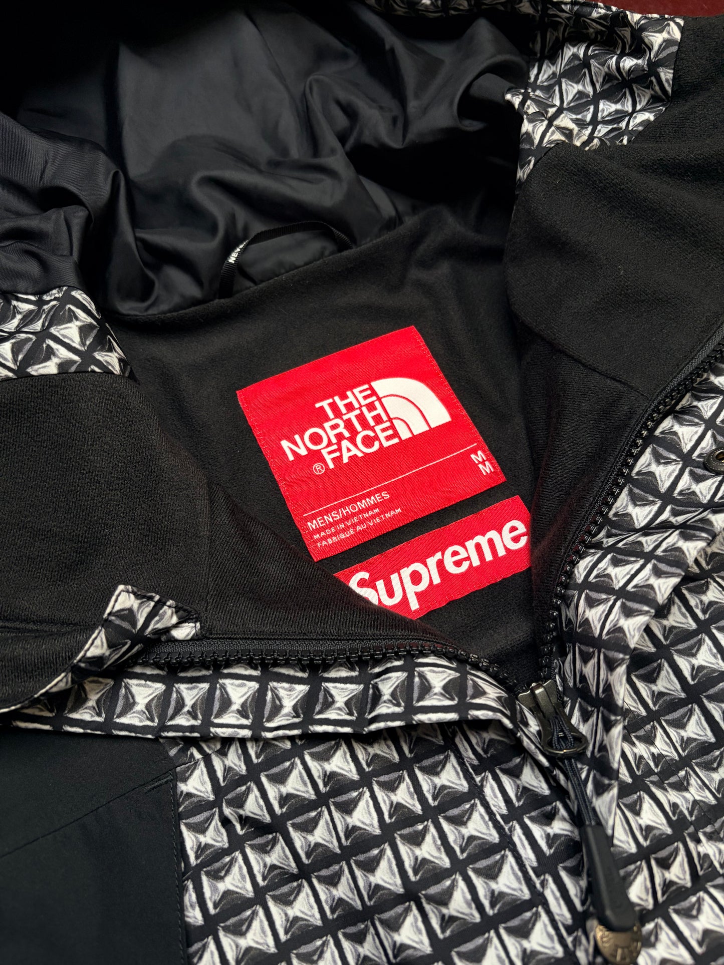 Supreme x The North Face Studded Mountain Light Jacket – Black – Medium
