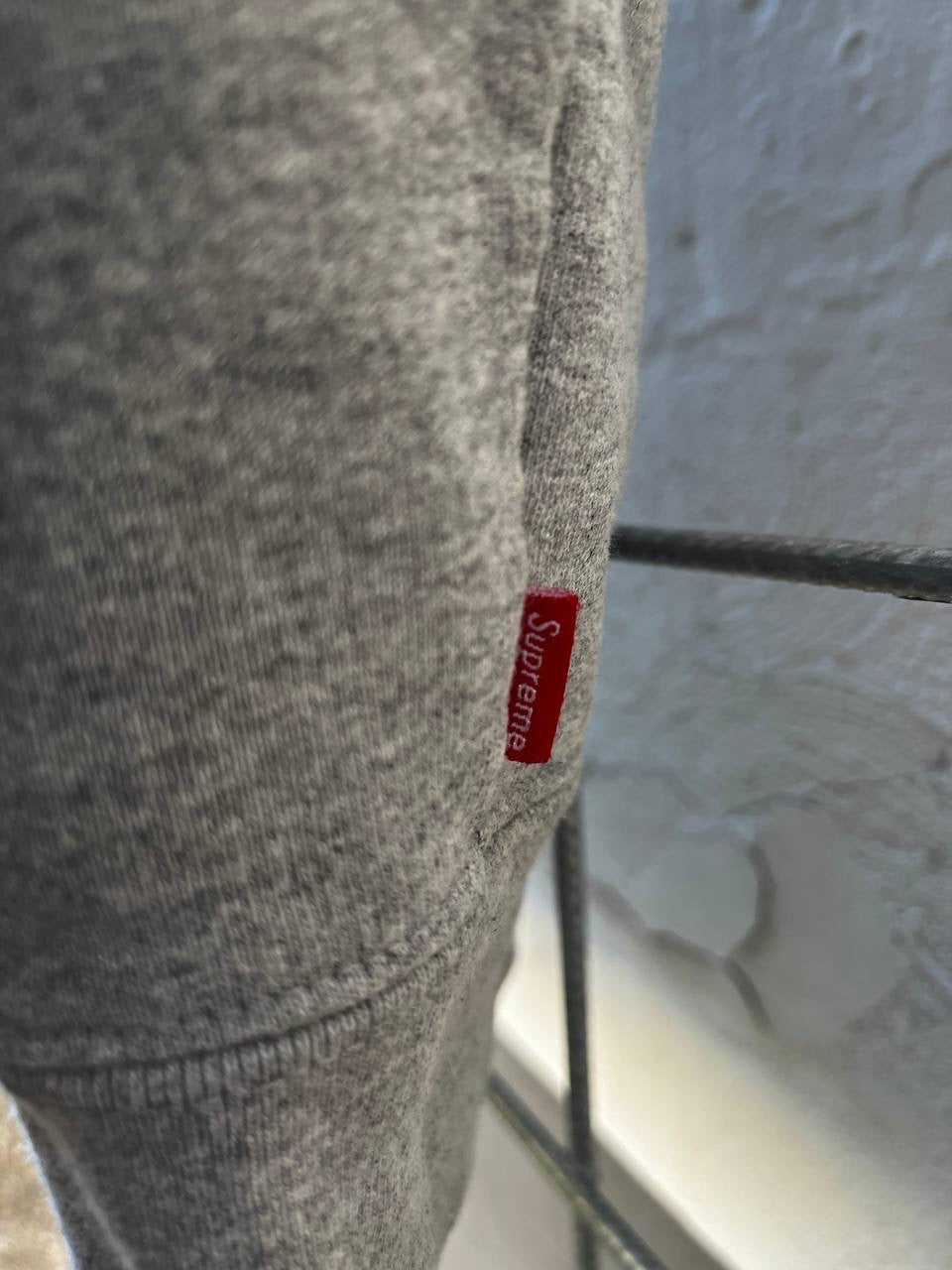 Supreme Old English Zip Up Hoodie Hættetrøje med Lynlås i Grå L large