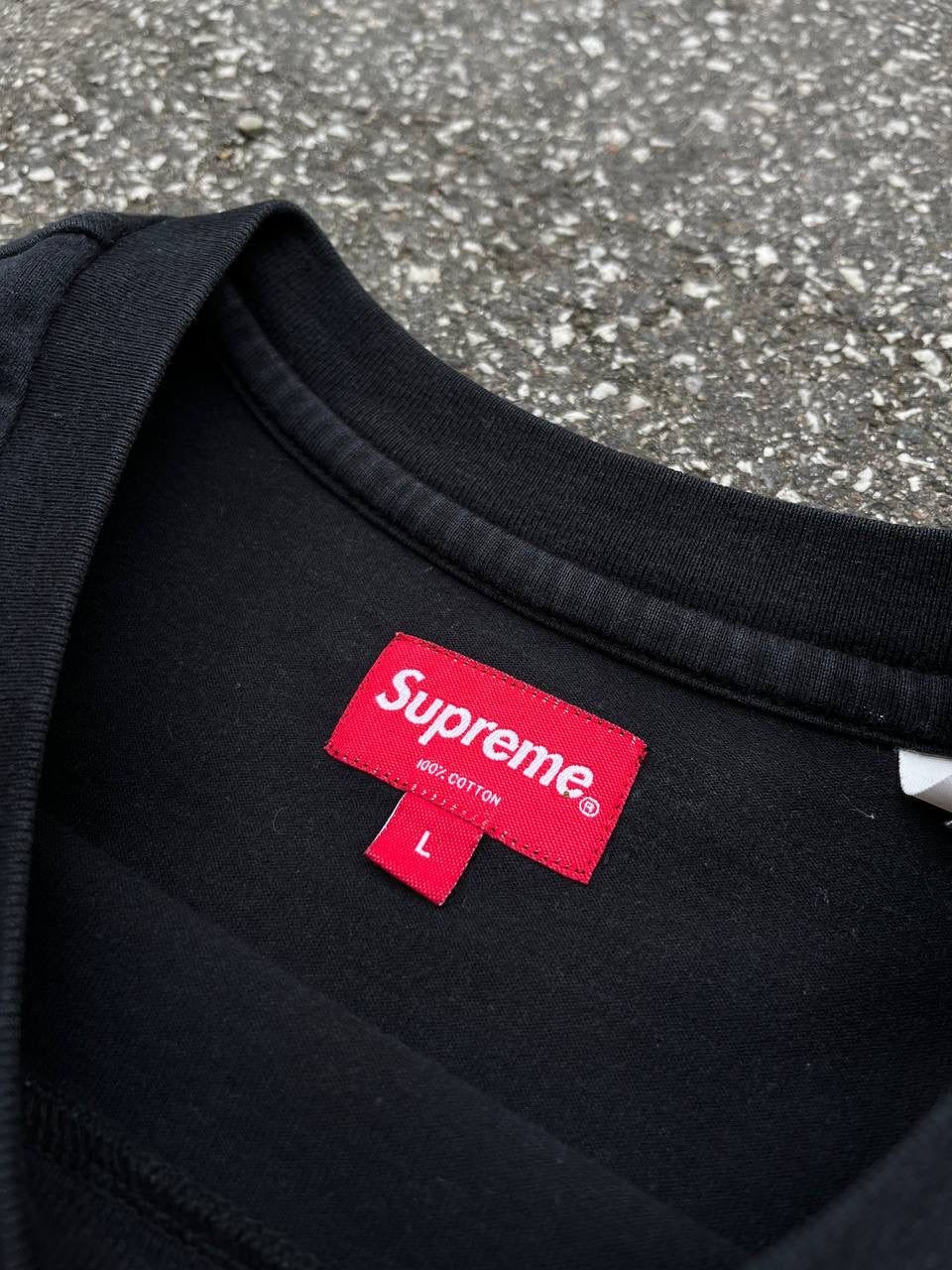 Supreme T-shirt Tee Beaded Logo i Large L herre Sort Black Used Brugt