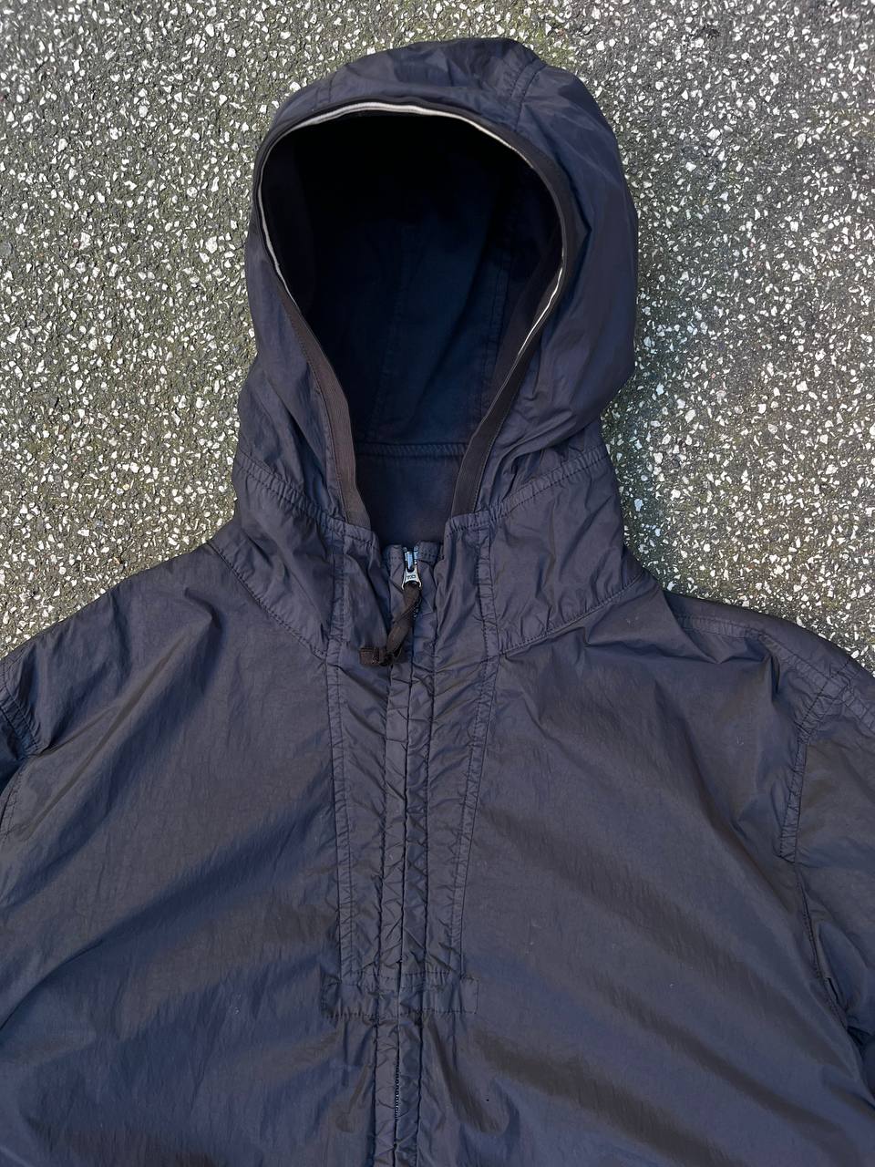 Brugt Used Stone Island jakke GARMENT DYED
CRINKLE REPS NY i mørkeblå marina blå XL 701541030