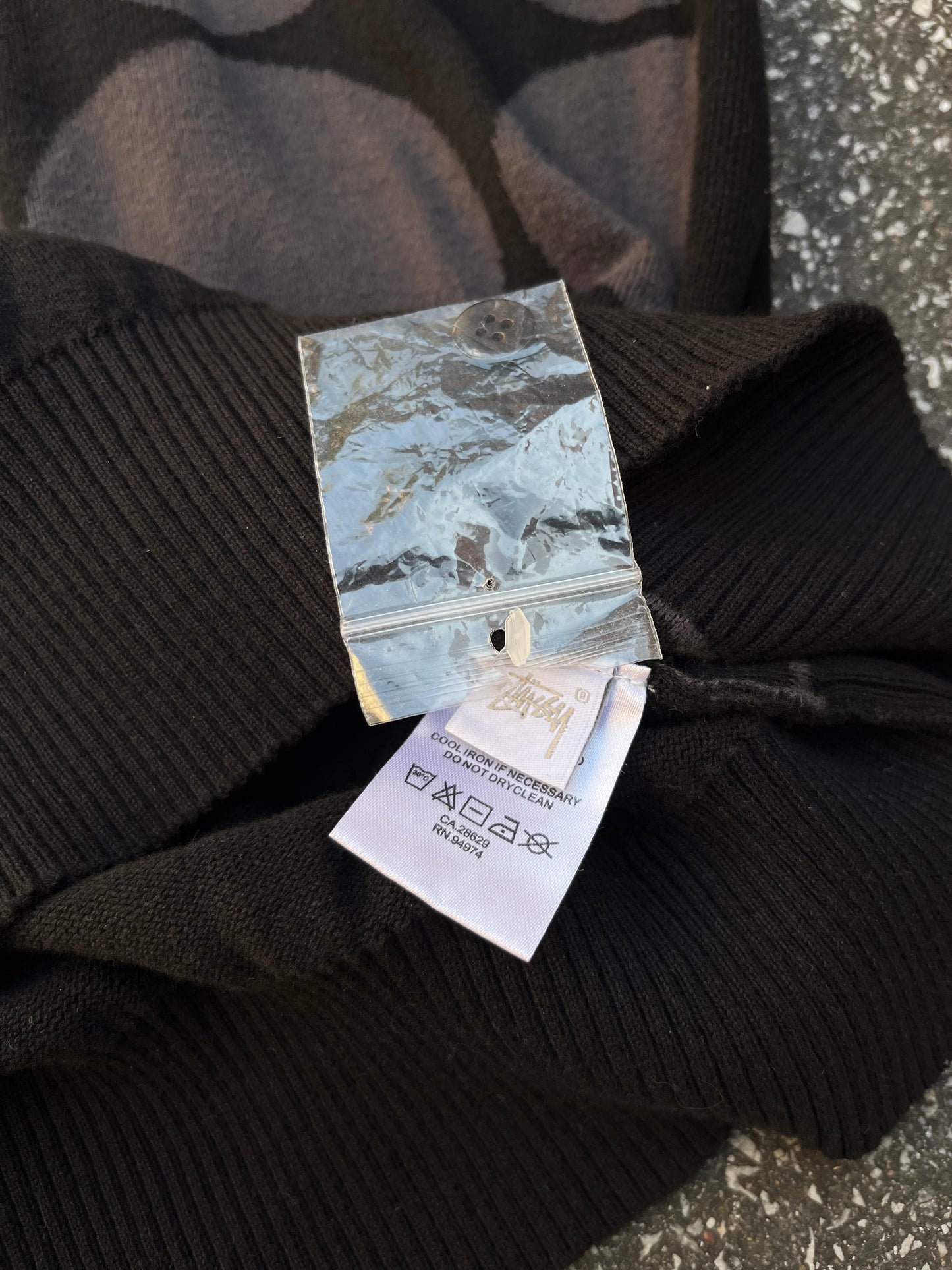 Brugt used Polo t-shirt fra Stussy i sort med grå kugler
Størrelse M medium