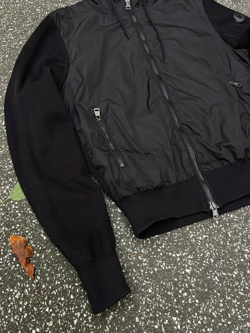 “Brugt Cardigan Moncler MAGLIONE TRICOT CARDIGAN i L Large i Sort Farve”