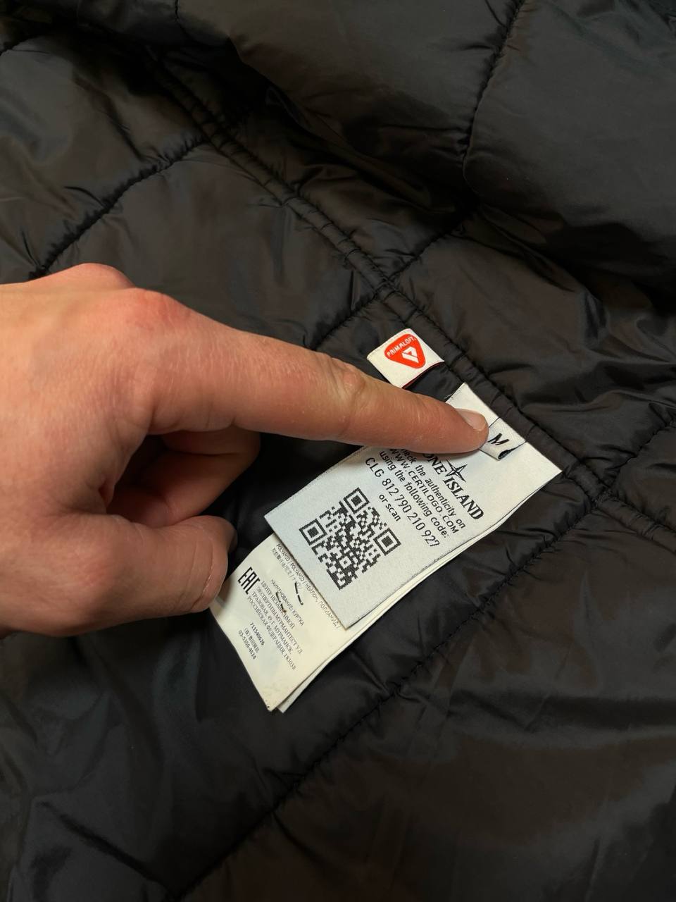 Brugt Vinterjakke Vinterfrakke Stone Island Micro Reps
With Primaloft®
Insulation Technology i mørkeblå M medium mænd.