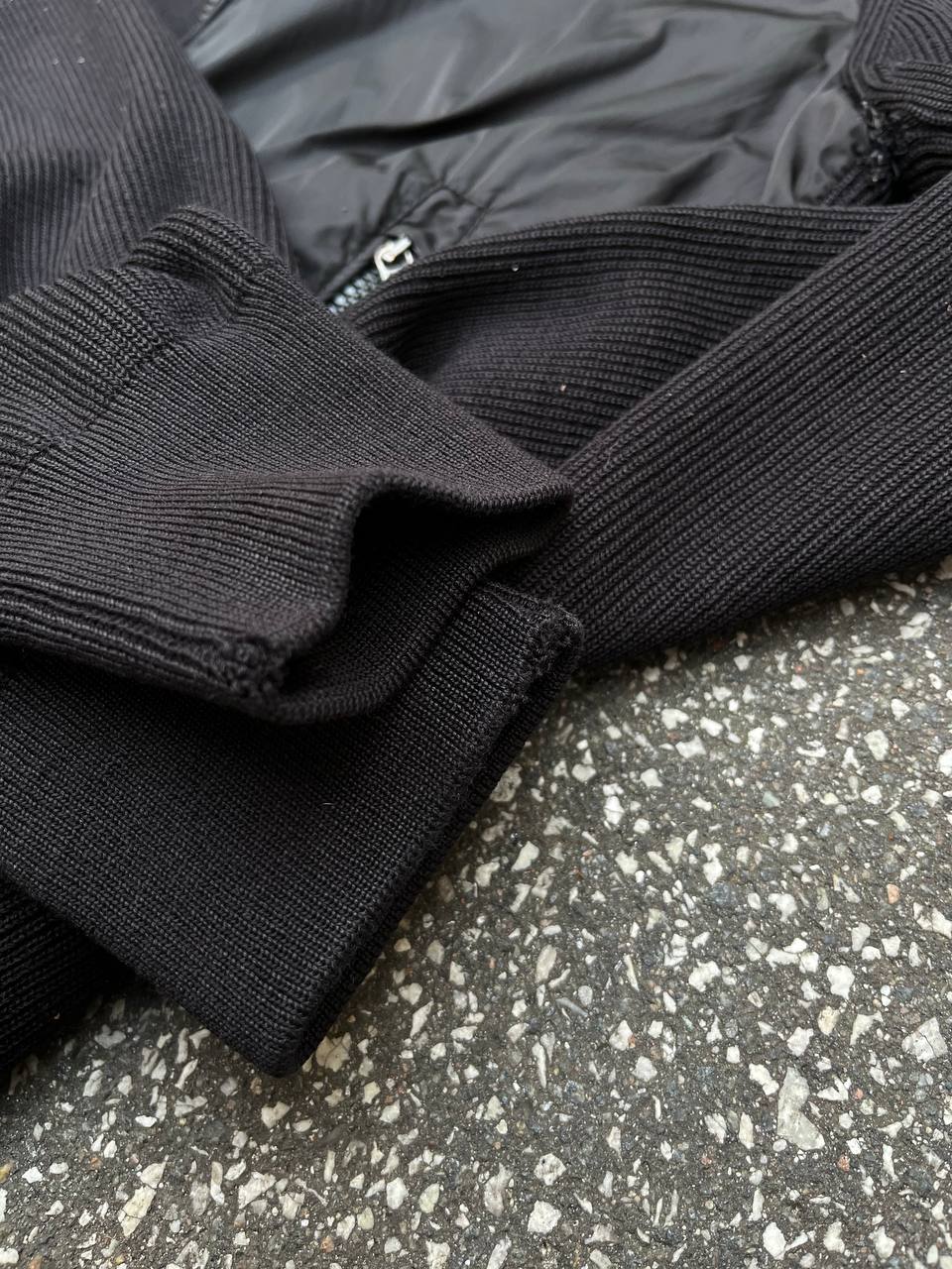 “Brugt Cardigan Moncler MAGLIONE TRICOT CARDIGAN i L Large i Sort Farve”