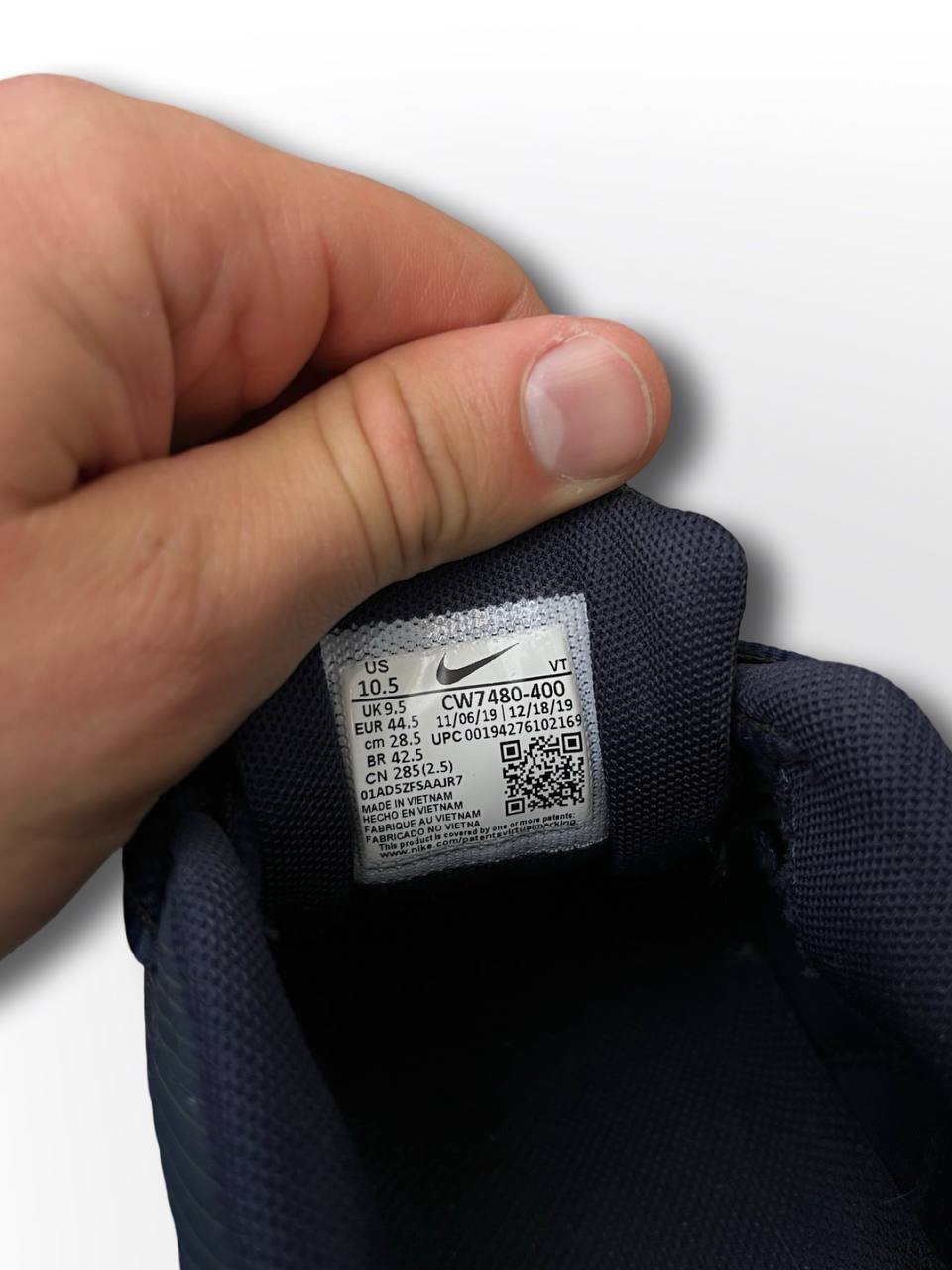 Som nye Nike Vapor Max i 44,5 i mørkeblå med selvlysende logo og detaljer
