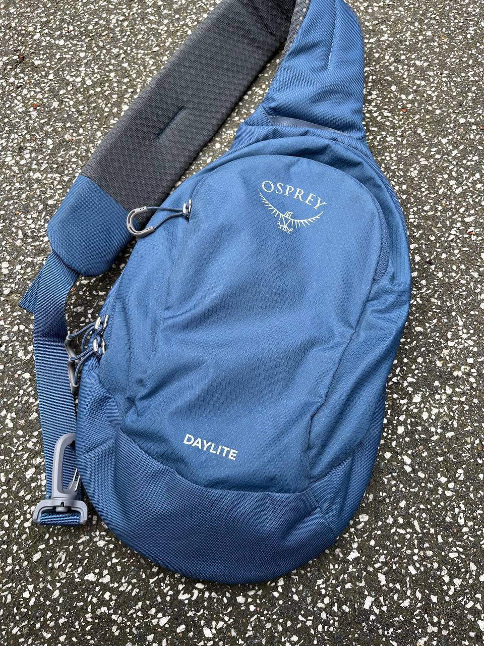 Sling bag osprey daylite i blå