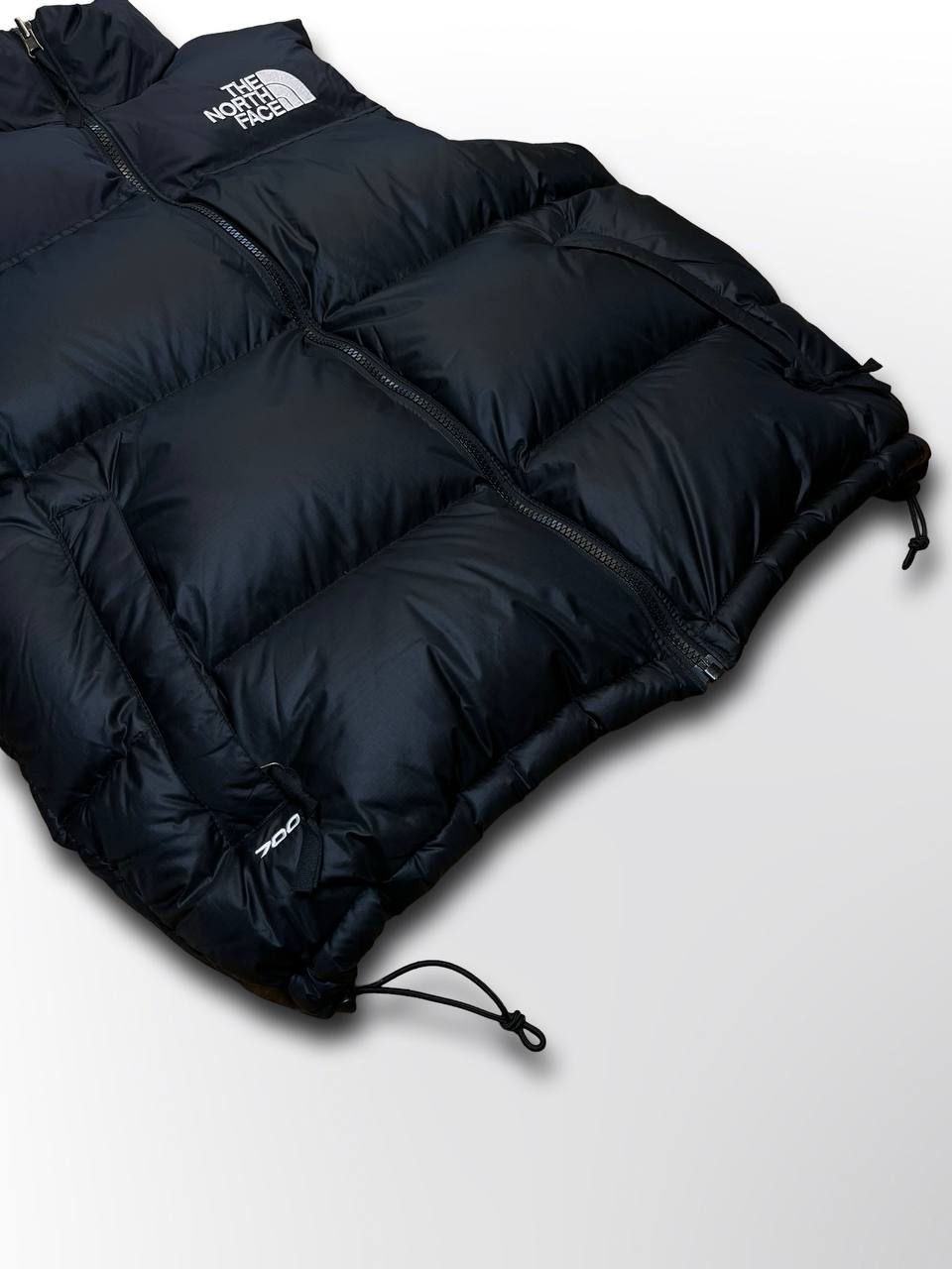 Puffer varm dynvest vintervest fra The North Face 700 med Goose Down insulation hætte og elastik i bunden i sort M medium herre mænd