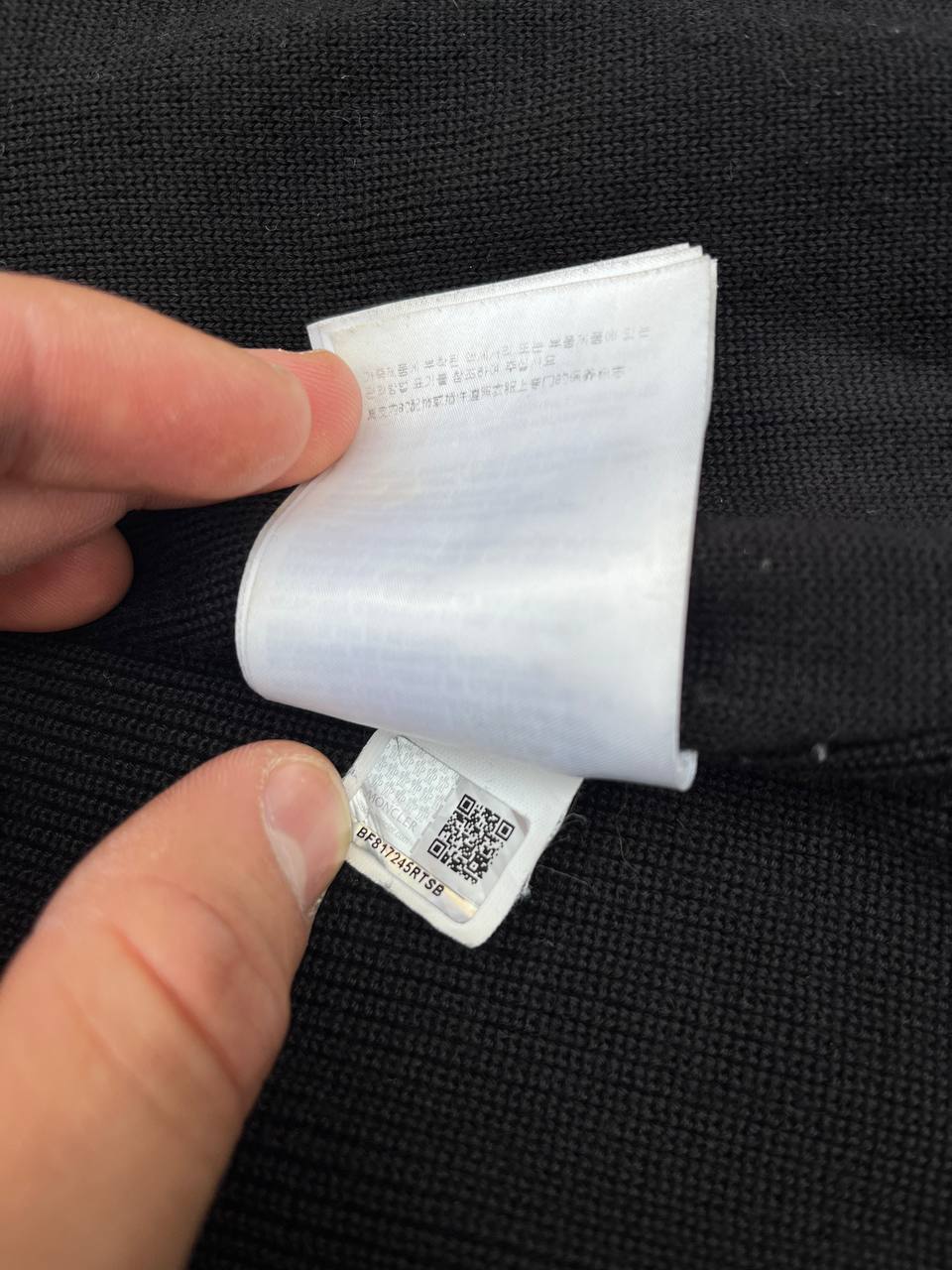 “Brugt Cardigan Moncler MAGLIONE TRICOT CARDIGAN i L Large i Sort Farve”